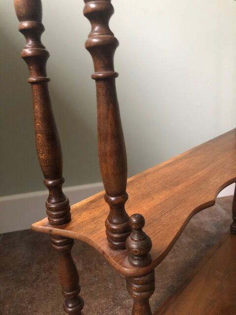 Turned wooden shelf at the end of the 19th century