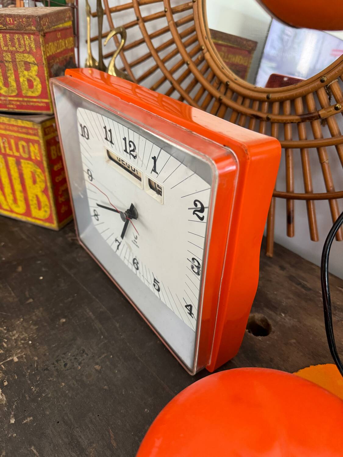 Jaz vintage orange transistor pendulum
