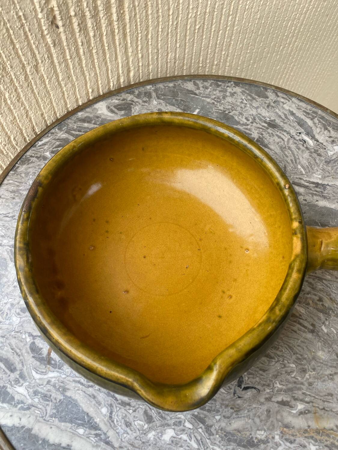 Earthenware fondue pot with glazed finish