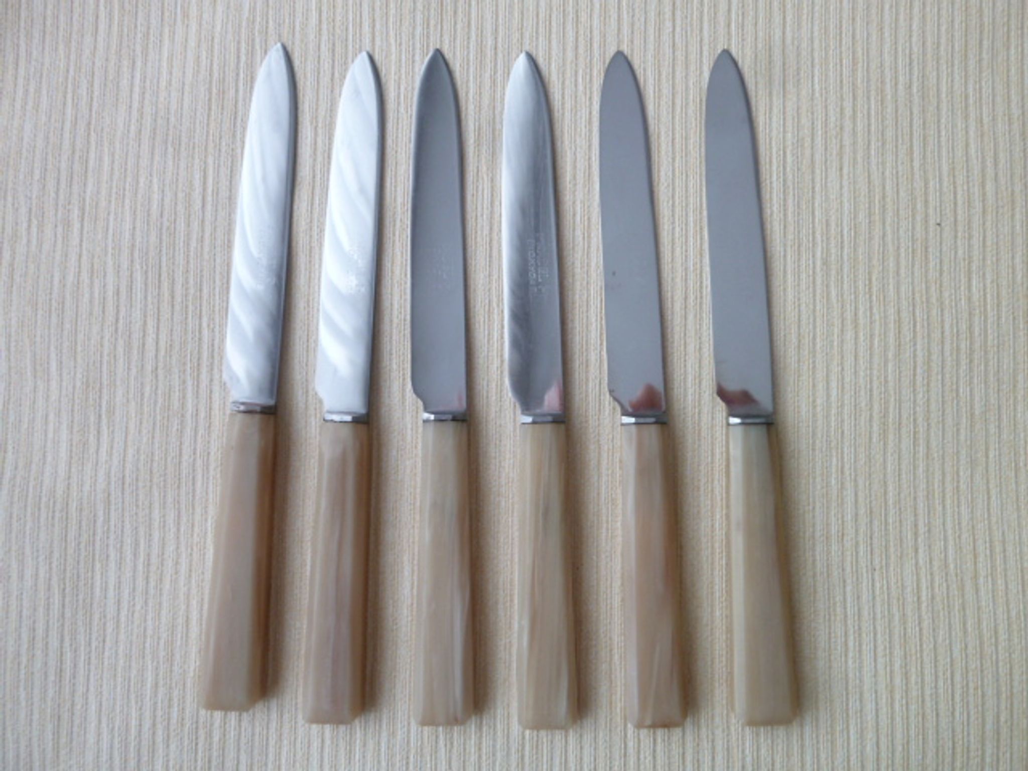Set of 6 Pradel stainless steel cheese knives and bovine horn
