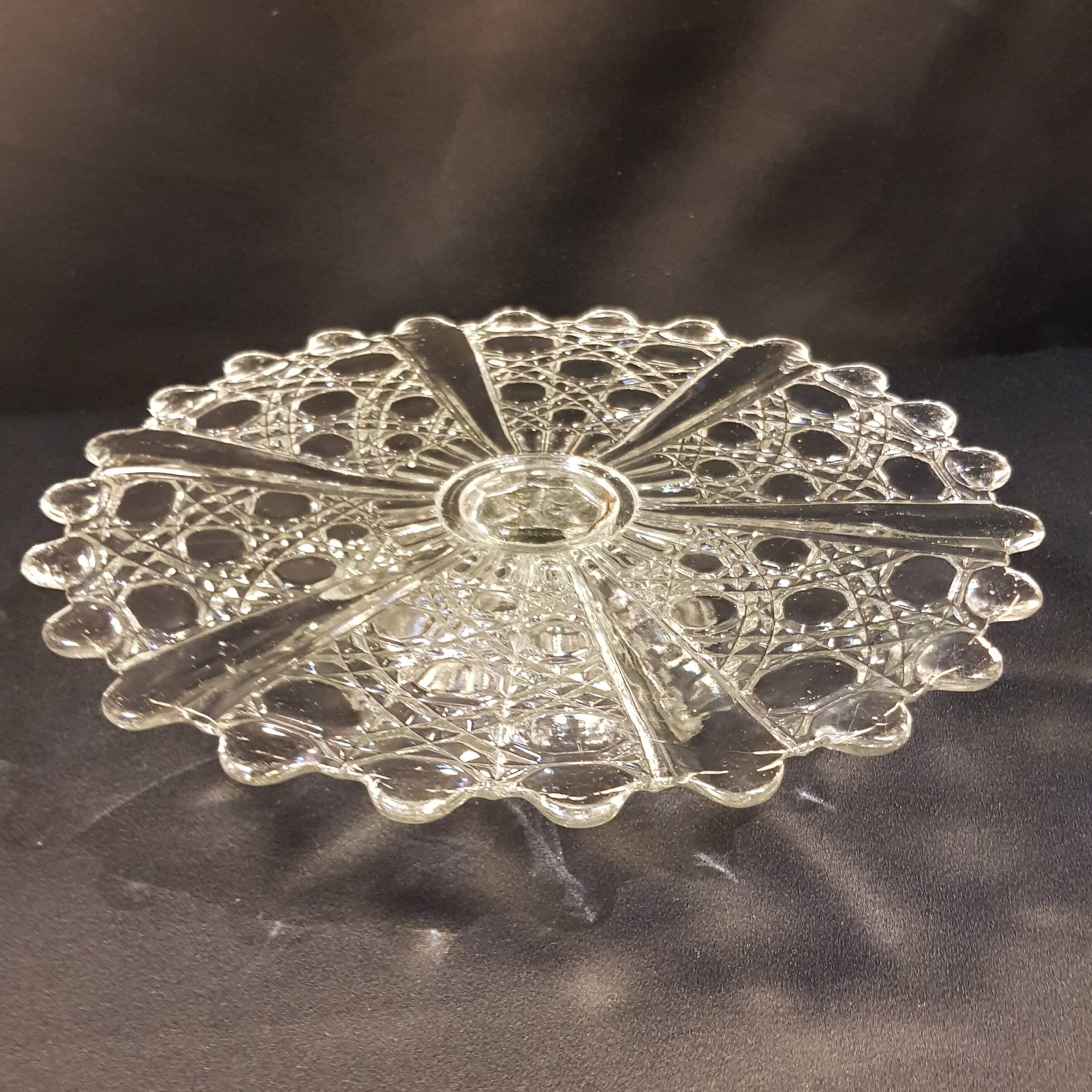 Presentation dish on glass foot
