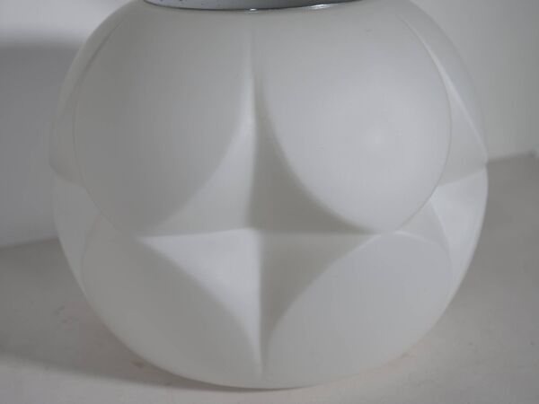 Plafonnier en verre opale des années 1970, design Peill Putzler