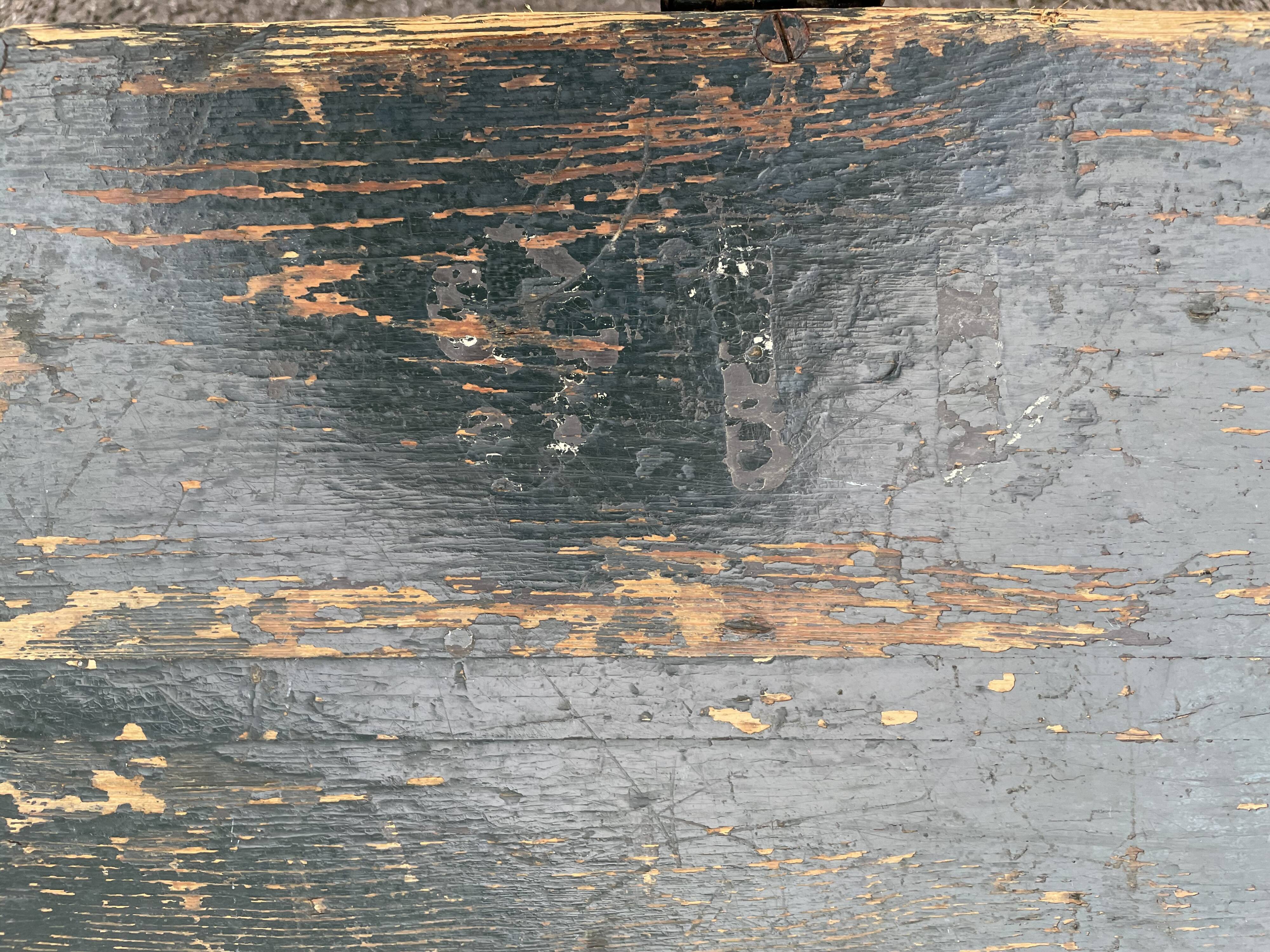 Painted wooden trunk L83 X H37 X P56