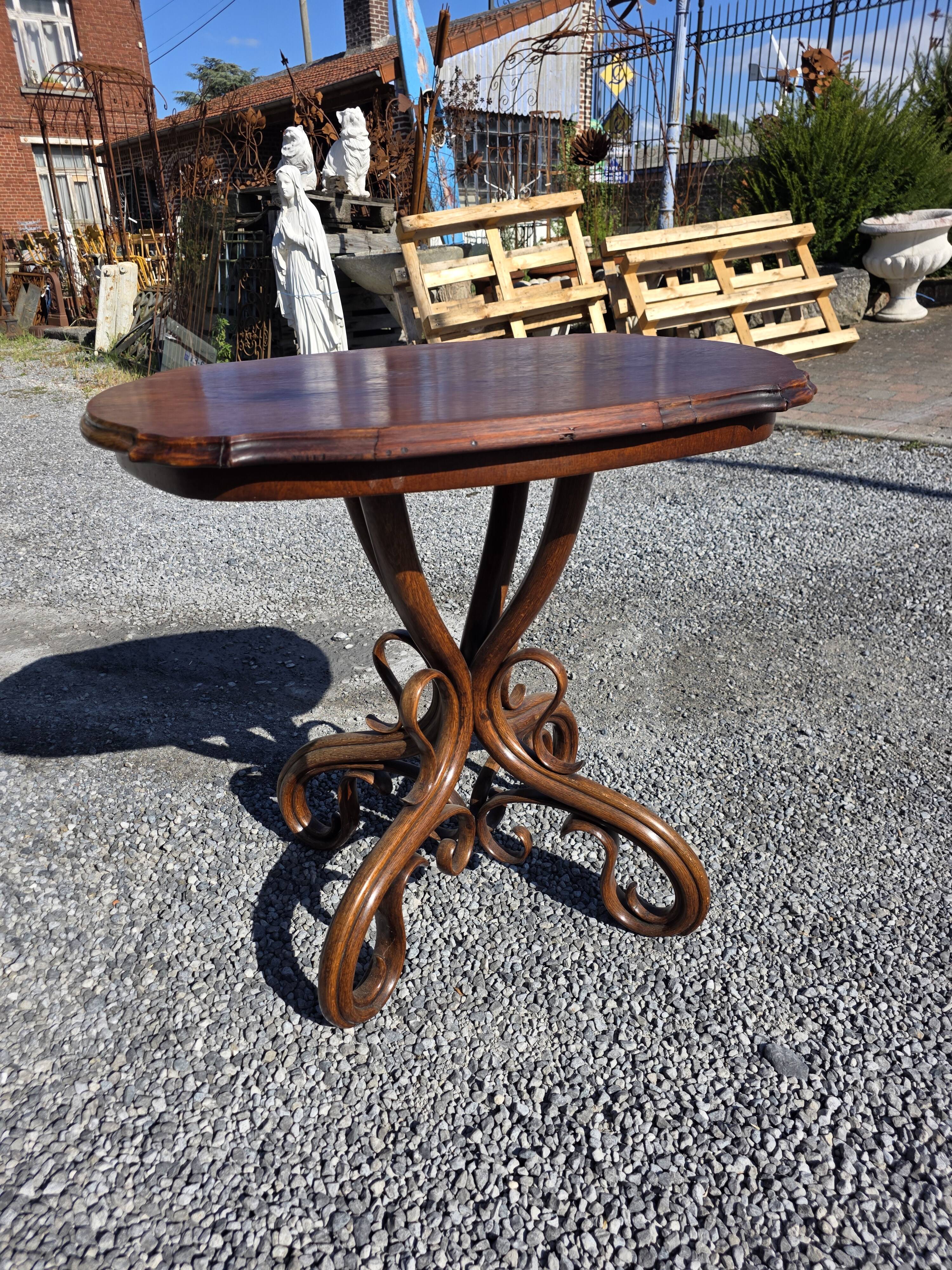 Thonet No. 1 curved wooden side table from the 19th century.