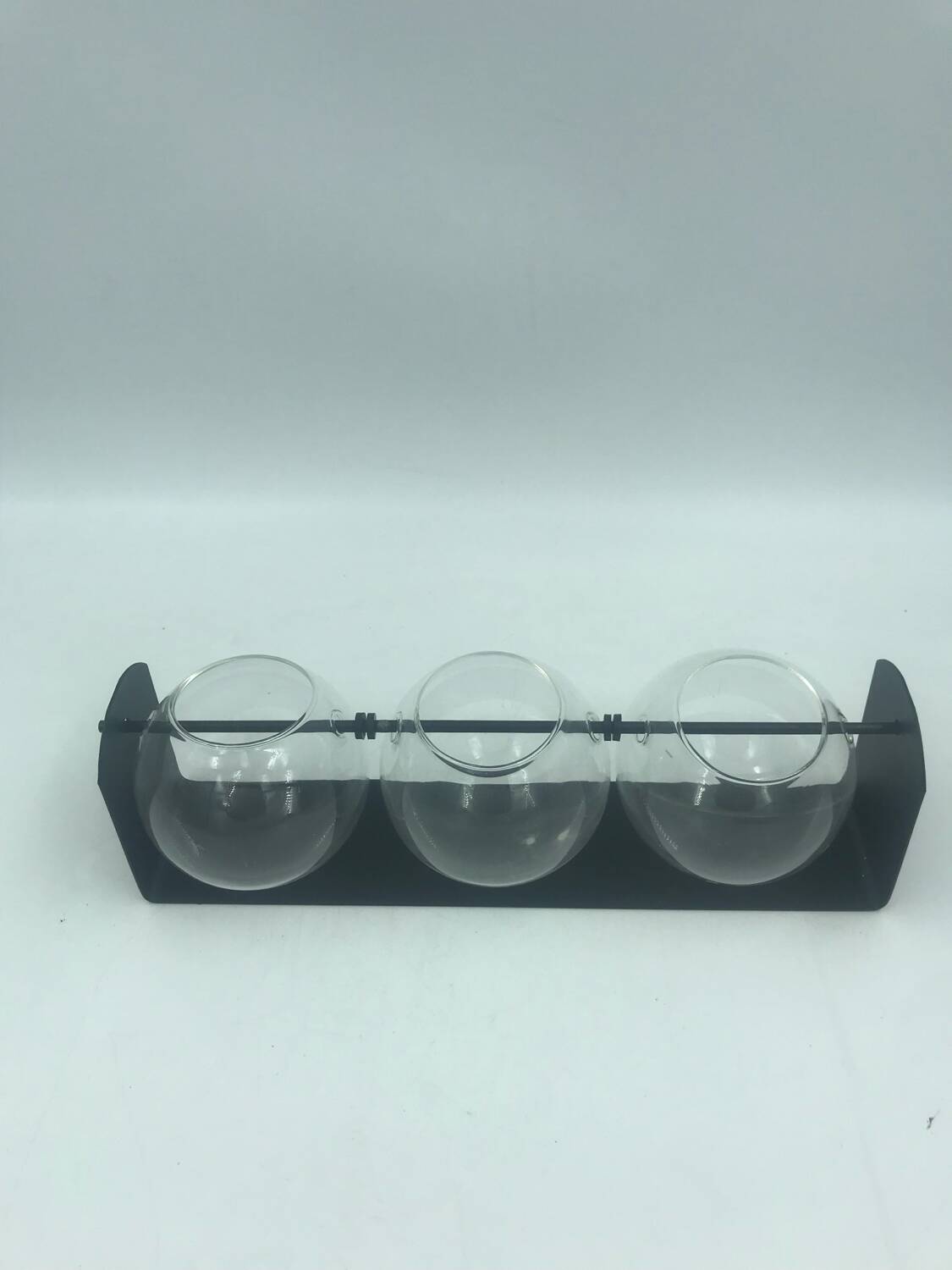 Original table centrepiece vase with 3 balls.