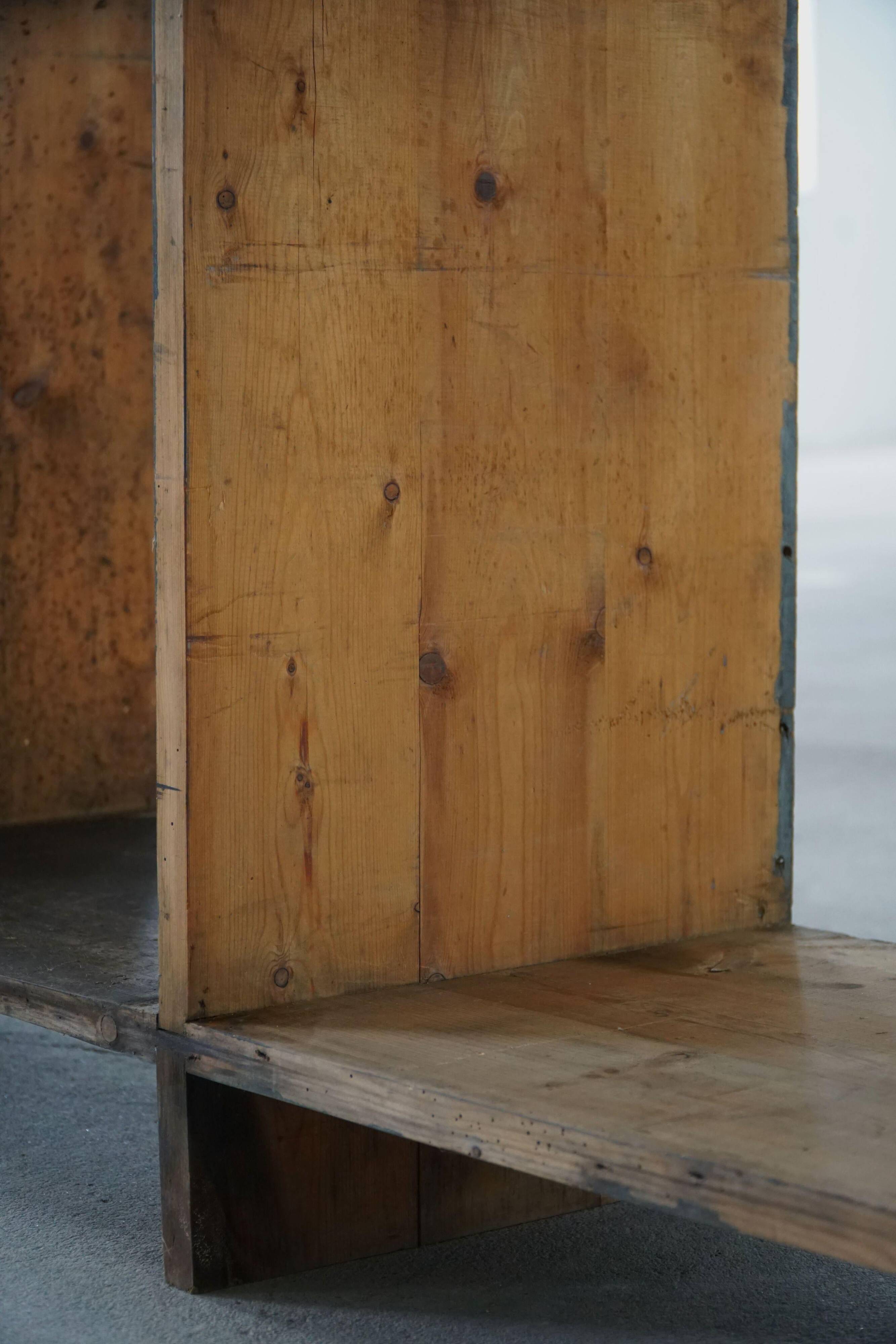 Primitive French shelf from the early 20th century in patinated oak, Wabi Sabi, 1920s.