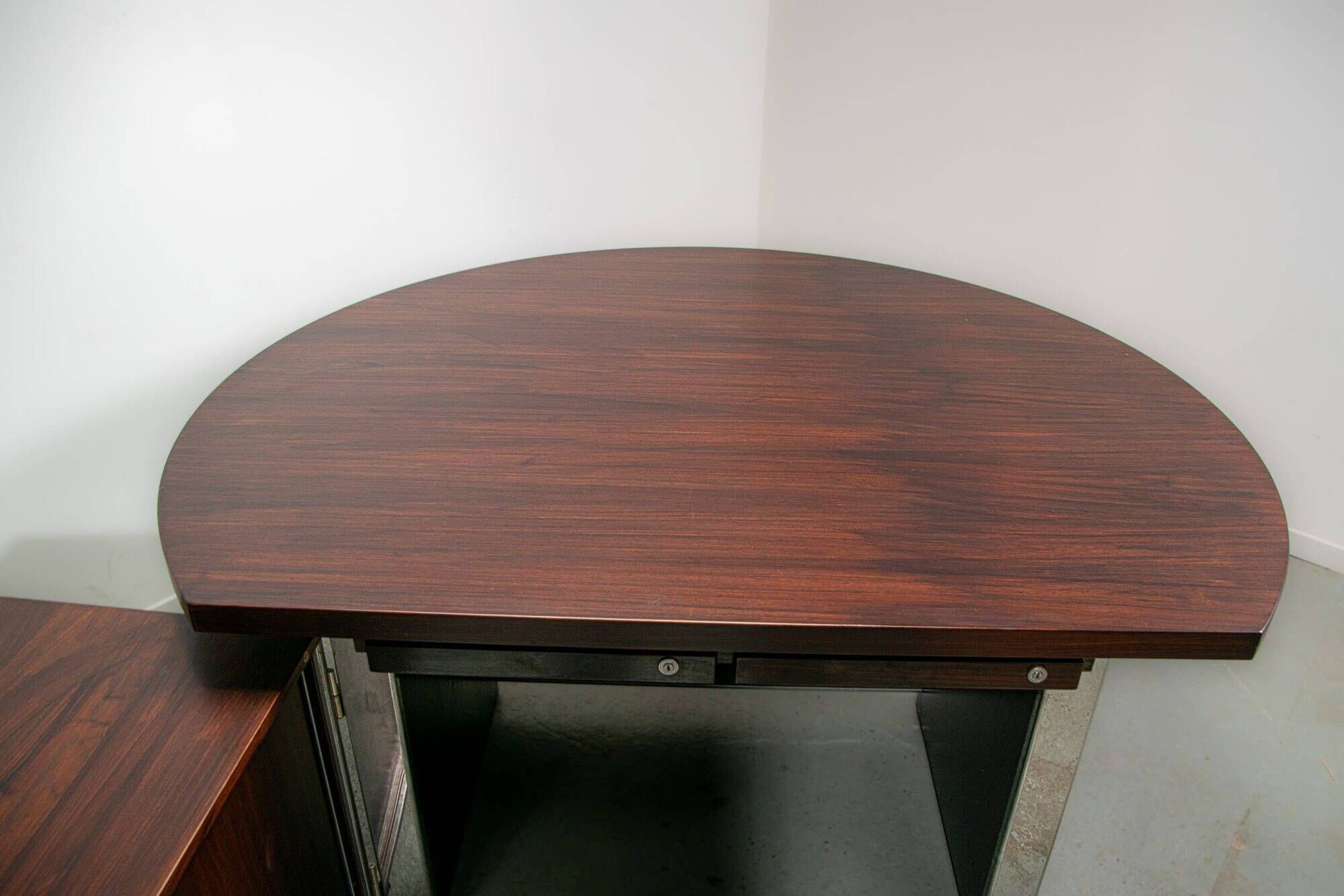Galileo series executive desk designed by Ennio Fazioli for MIM Roma