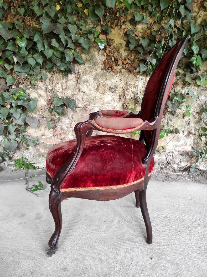 Louis XV armchair in mahogany and red velvet