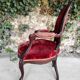 Fauteuil Louis XV en acajou et velours rouge