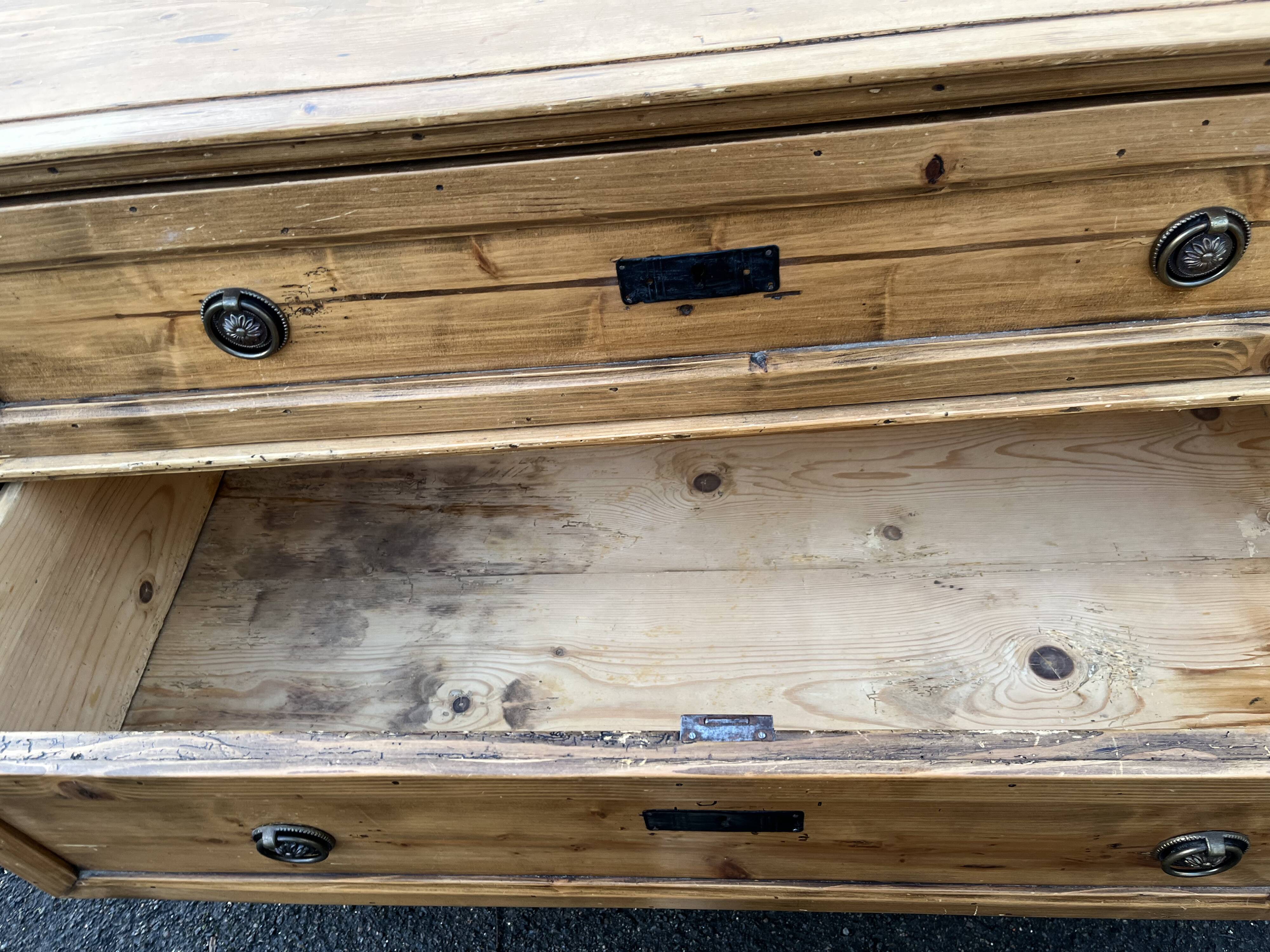 Superb antique solid wood chest of drawers – English style / 19th century