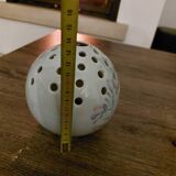 Vase boule pique fleurs
