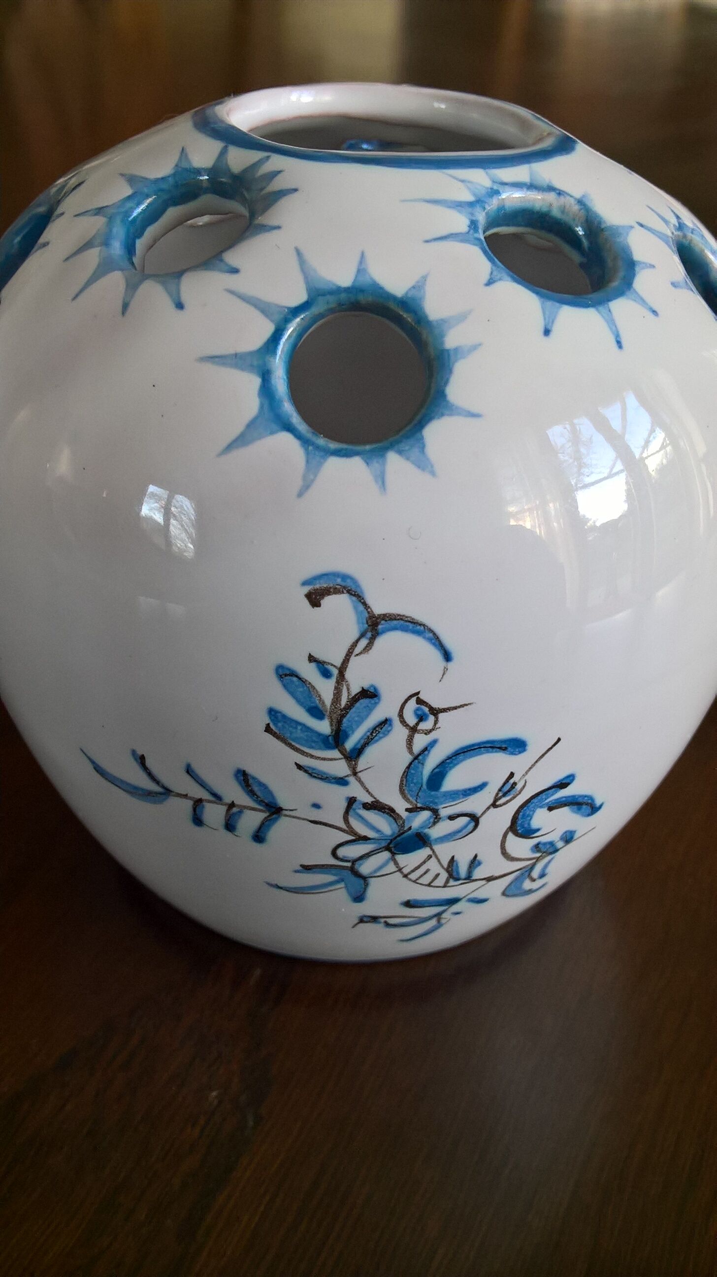 Moustiers flower spades