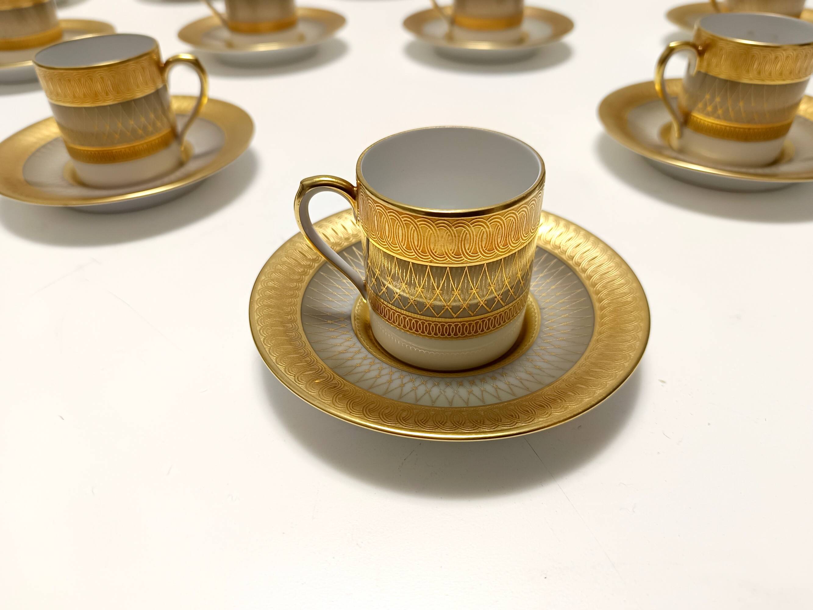 Set of Eleven Porcelain and Pure Gold Coffee Cups by Hutschenreuther, Germa