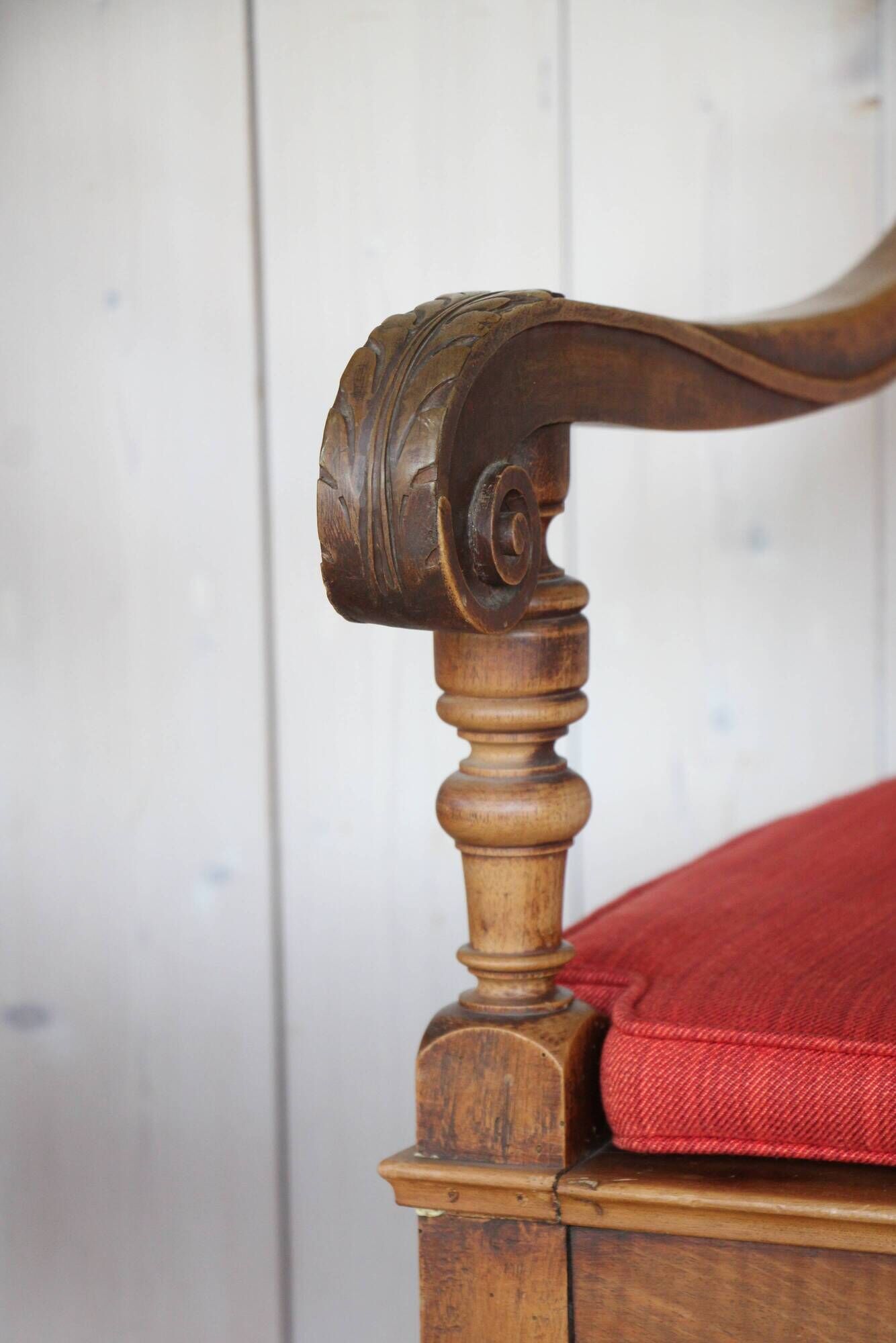 Pair of chairs in Spanish Renaissance style