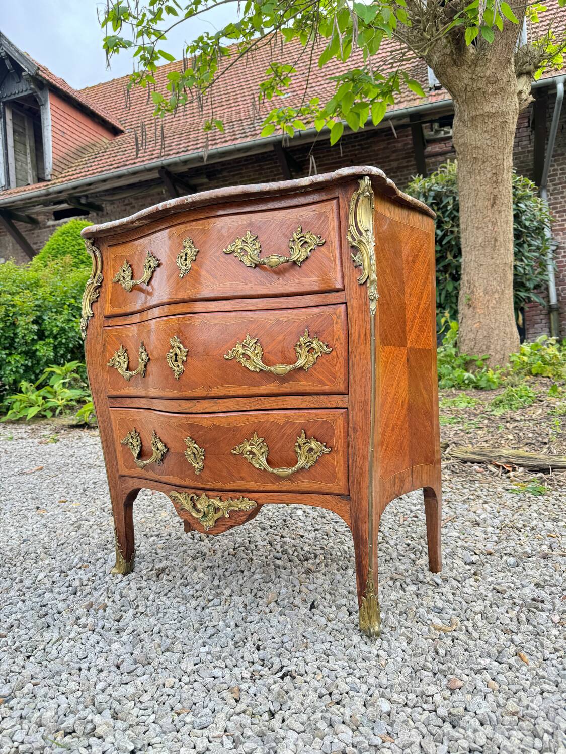 Curved chest of drawers in Louis XV style marquetry, 19th century