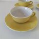 Ensemble tasses et soucoupes vintage en céramique jaune