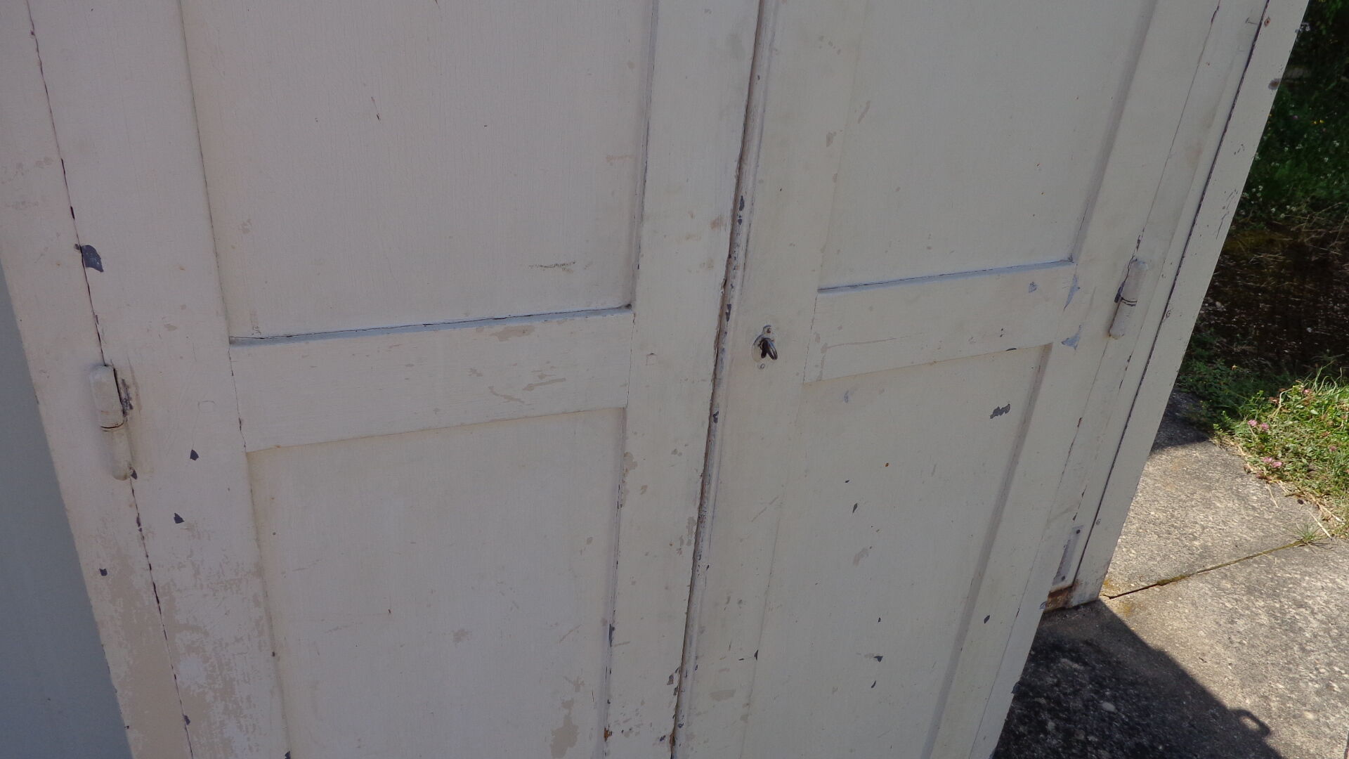 2-door wooden cloakroom