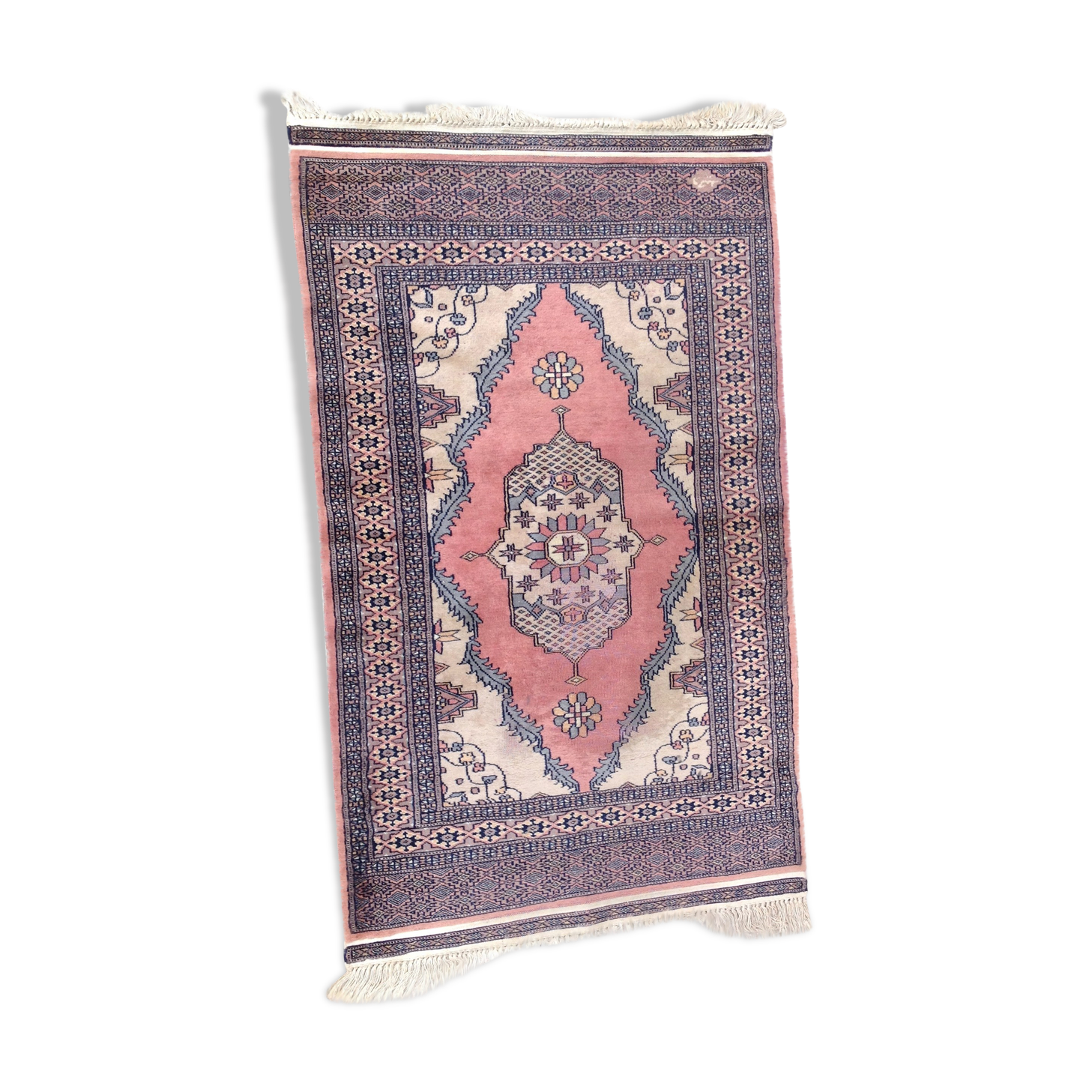 Rectangular oriental rug 153 x 91 cm