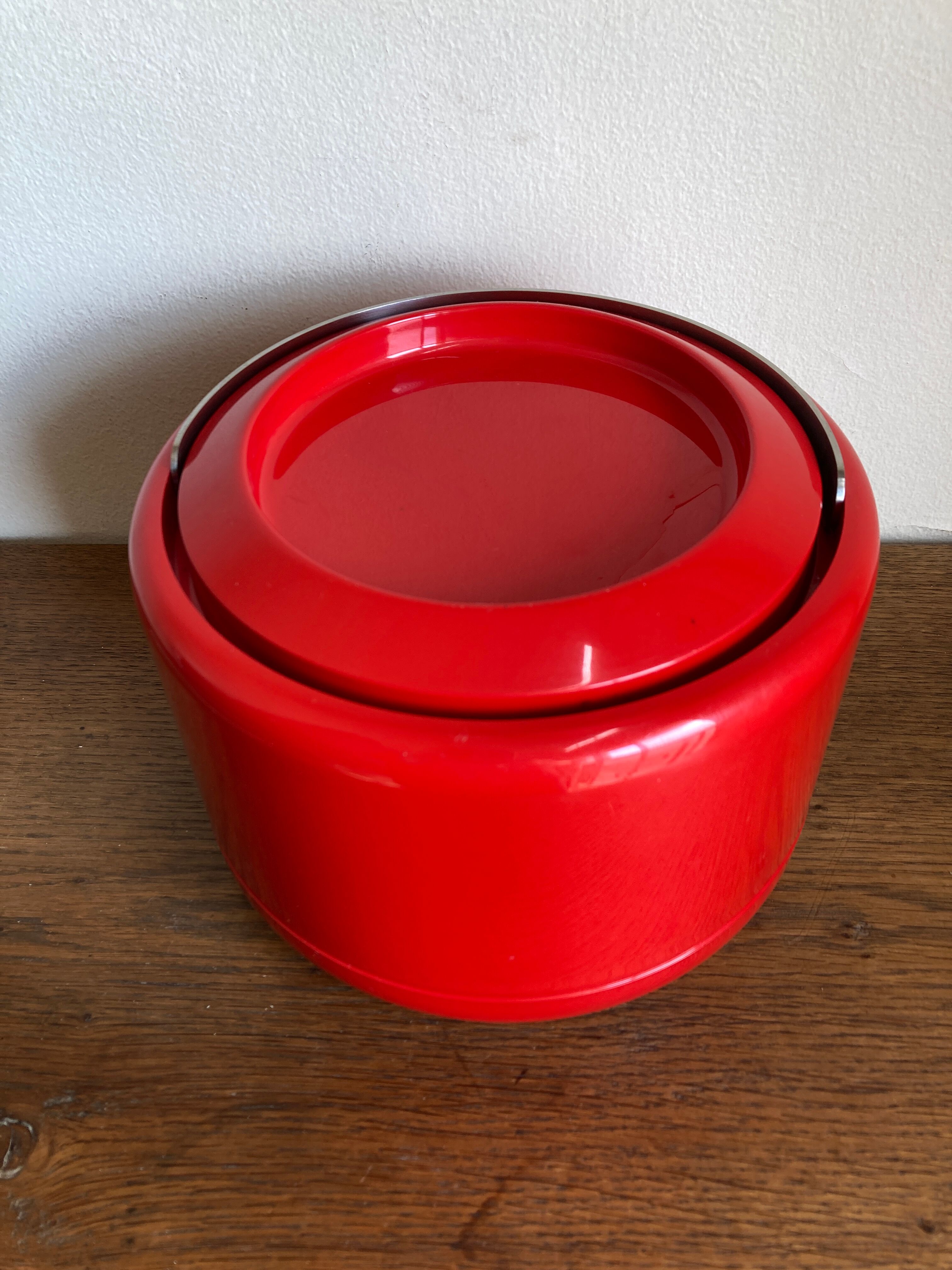 Stelton Denmark ice bucket in red ABS, Space Age pop 1960.