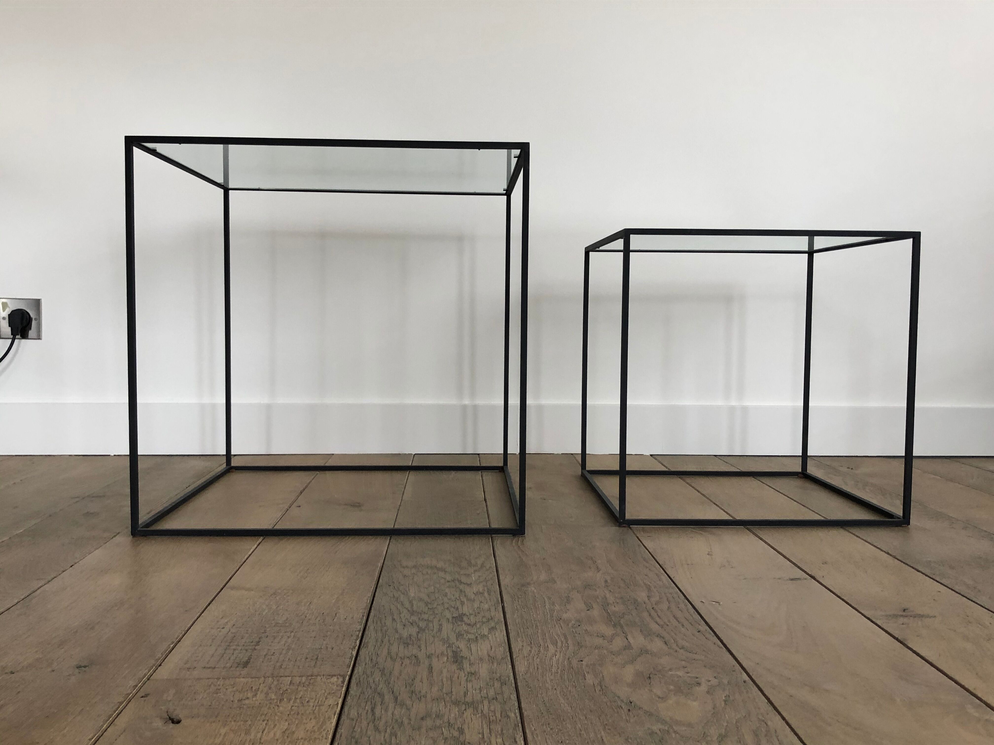 Black metal and glass tables sofa tip