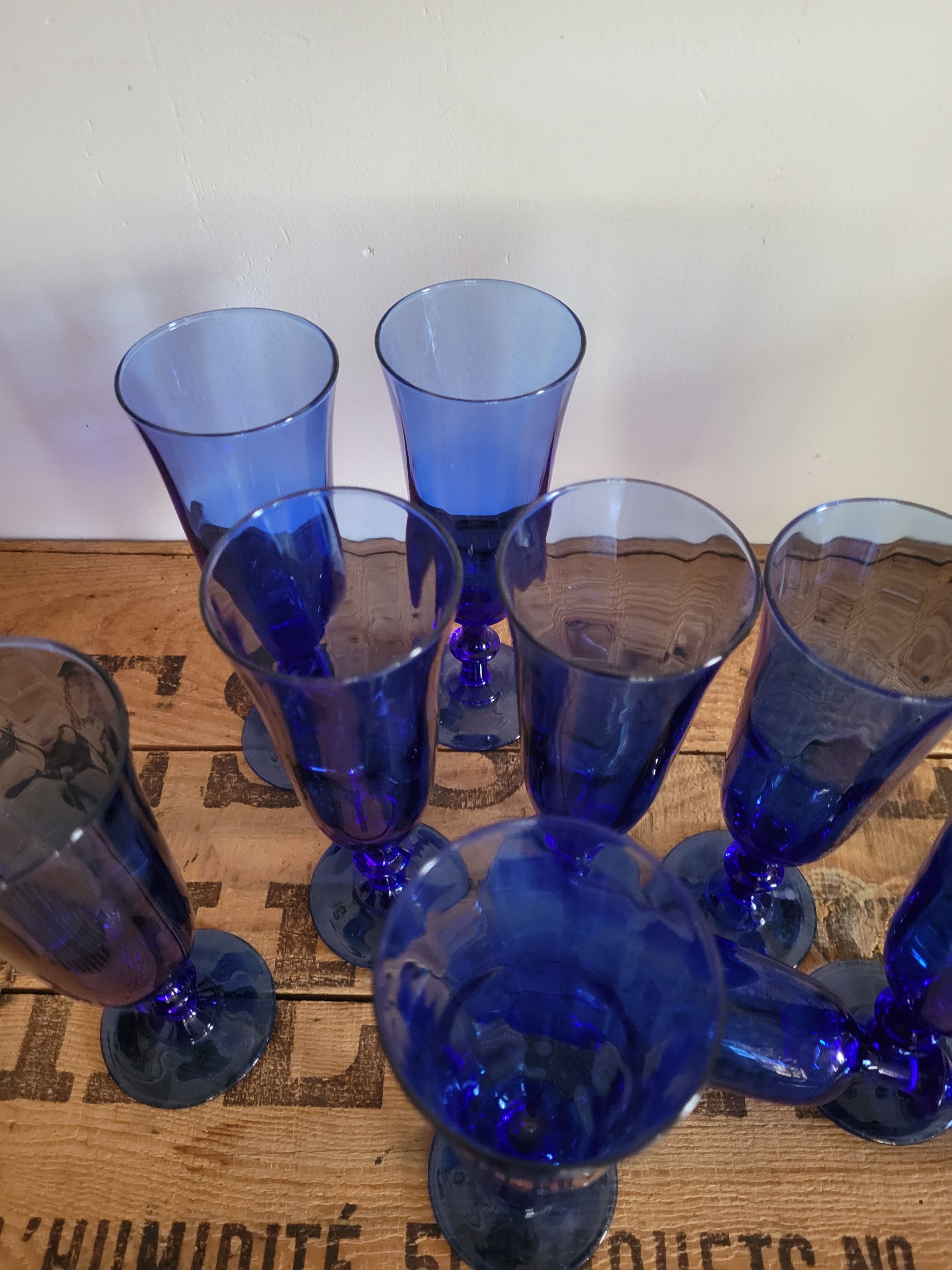 Set of 9 blue Luminarc Champagne flutes