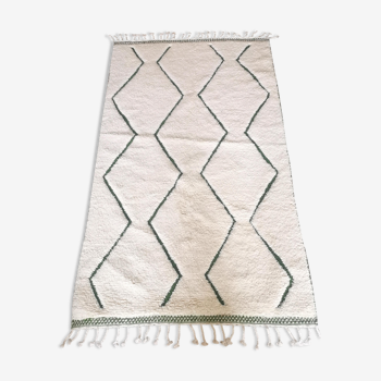 Magnificent Berber carpet Béni Ouarain green and white with diamonds and braided border