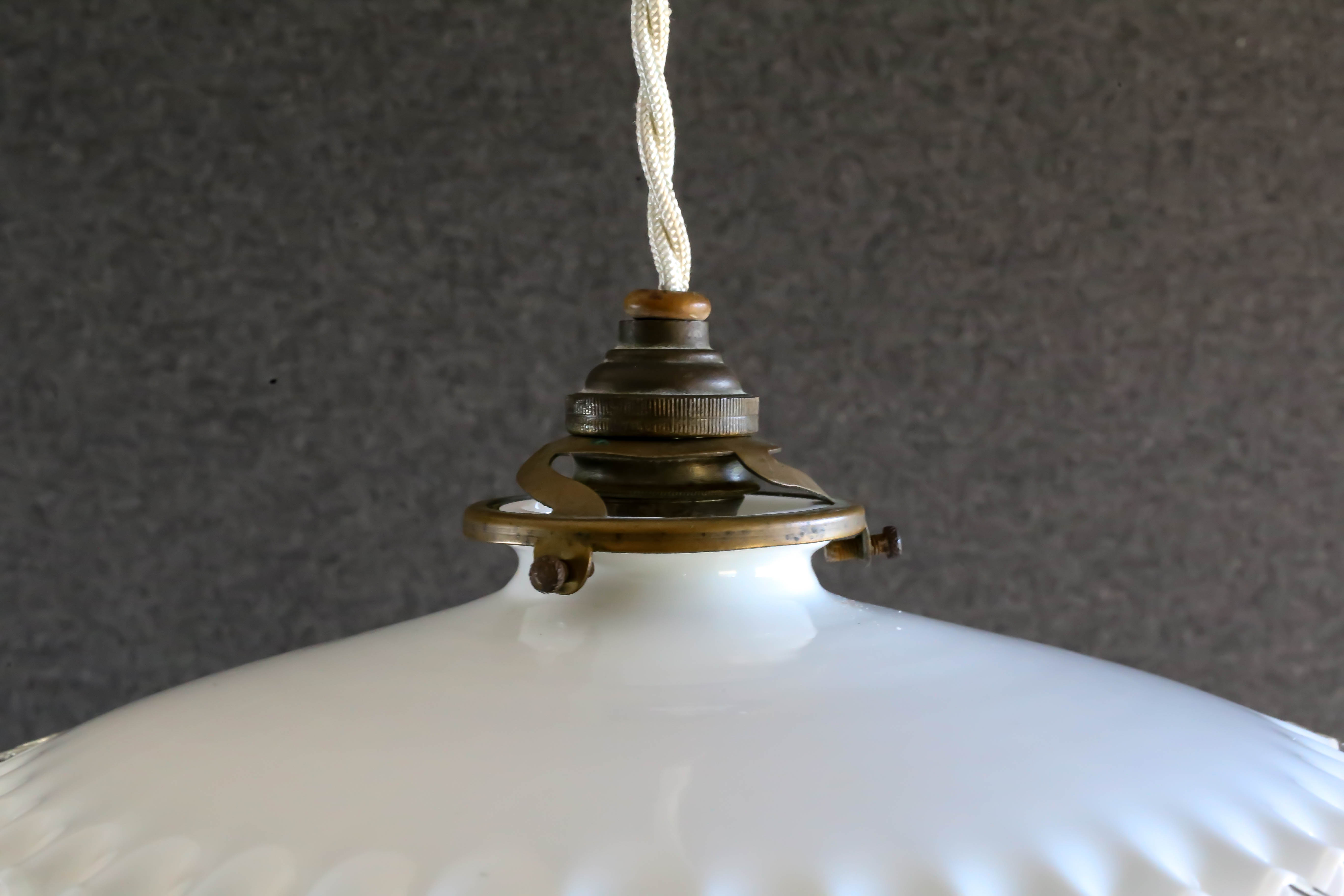 Opaline suspension pleated edges delivered with new-socket cable and old claw