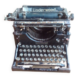 Old underwood typewriter