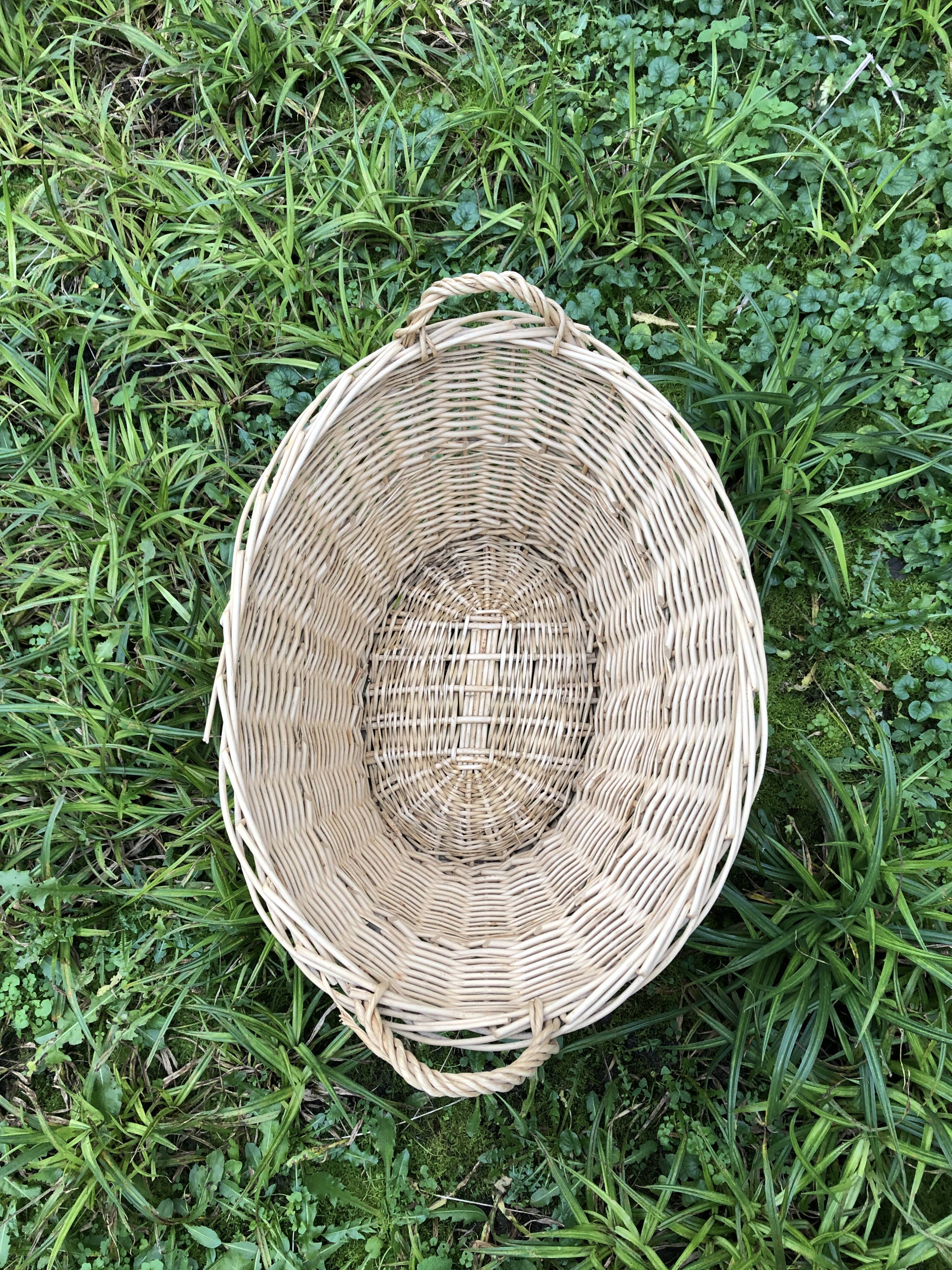 wicker laundry clothing pan