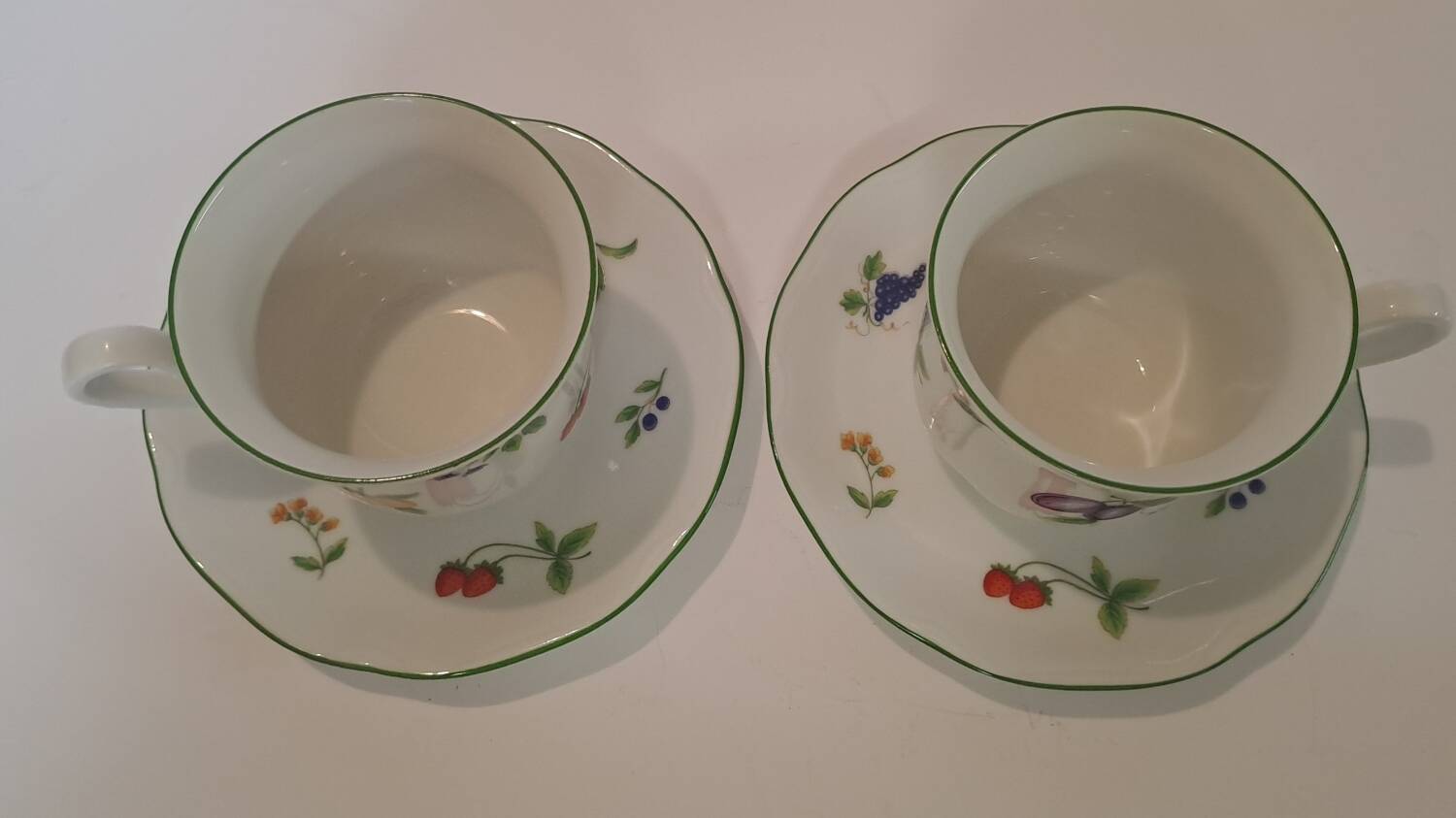Two cups and saucers in fine porcelain, orchard model.