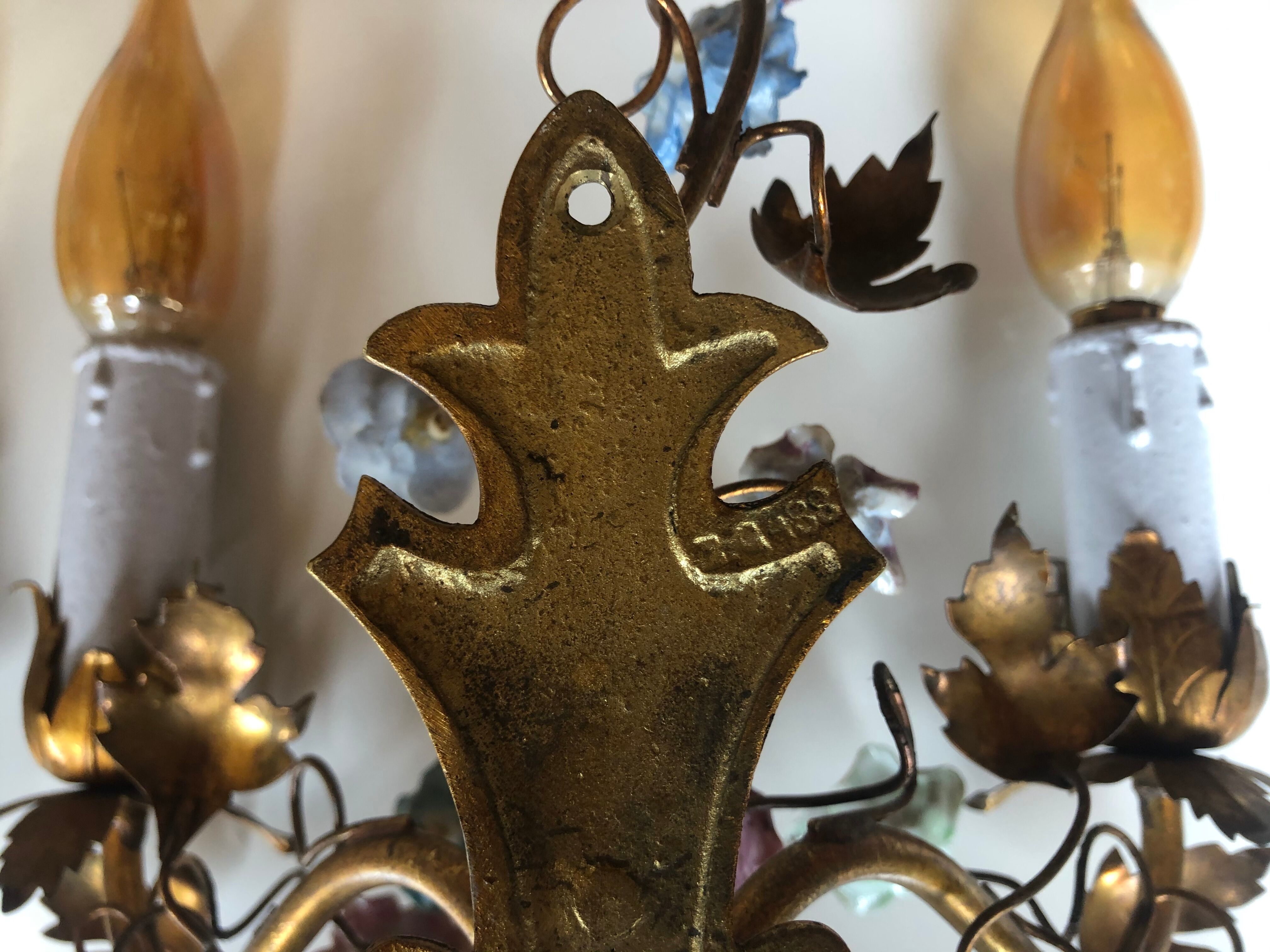 Two bronze wall light decorated with flowers in german porcelain