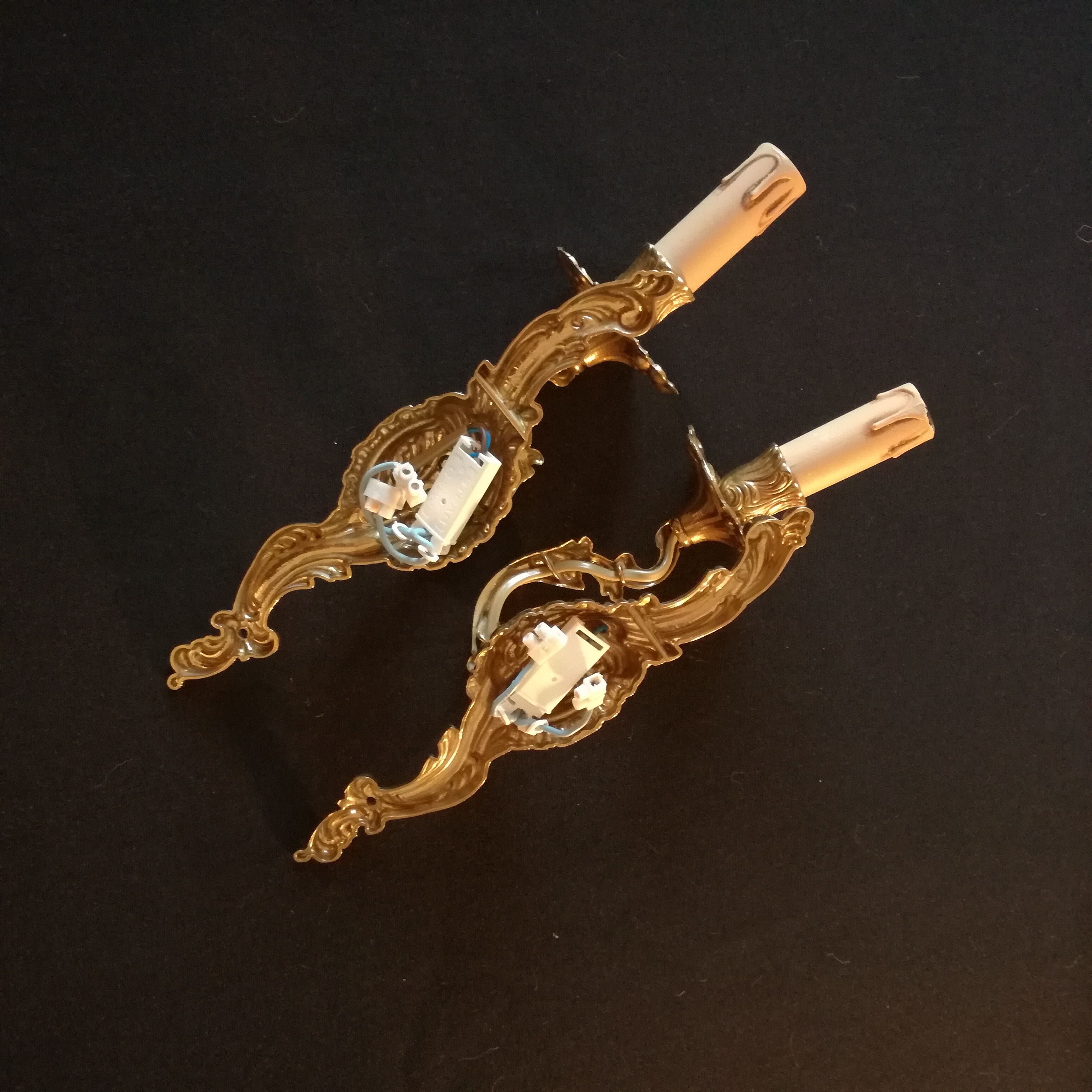 Pair of Louis XV wall lamps in bronze