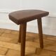 Tabouret tripode demi-lune