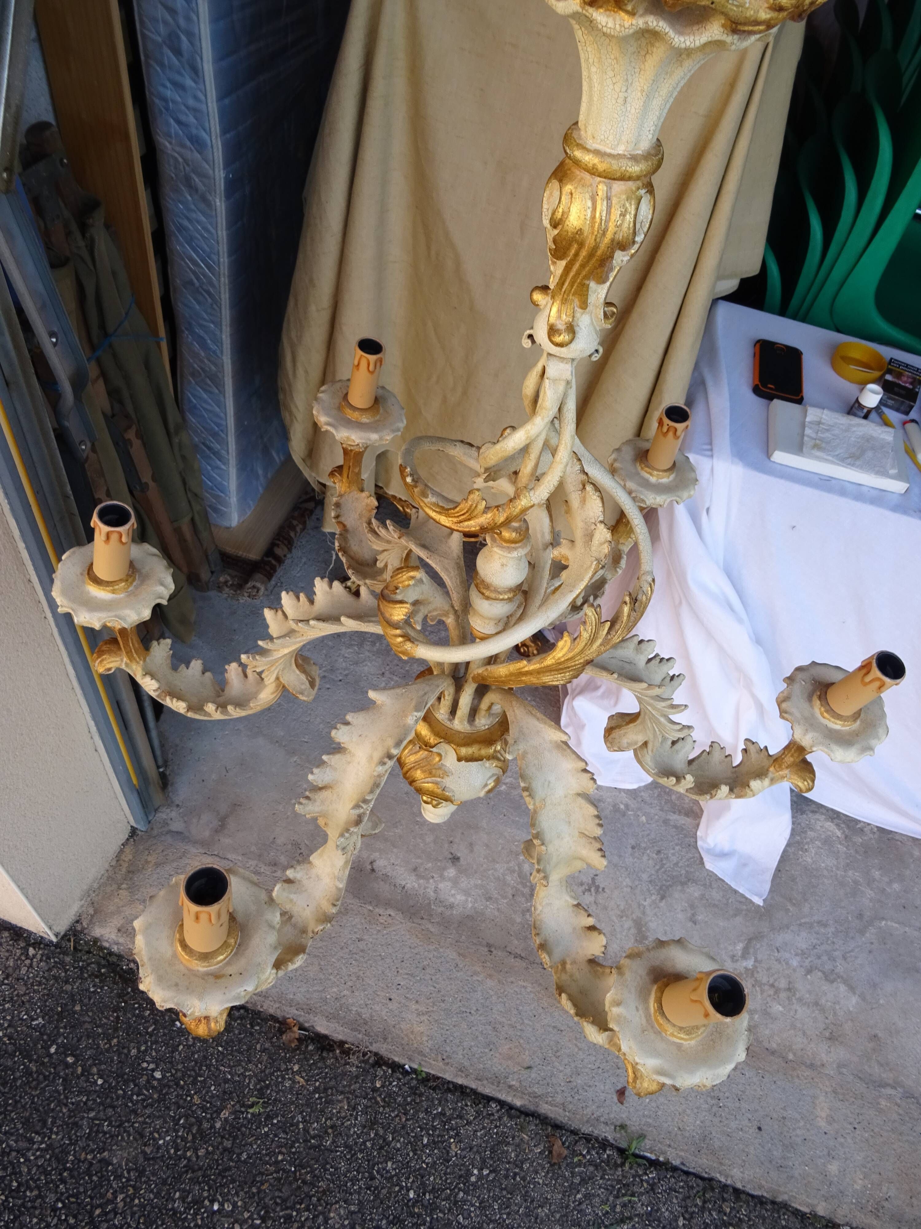 Lustre baroque Italien en bois et stuc doré 109 cm