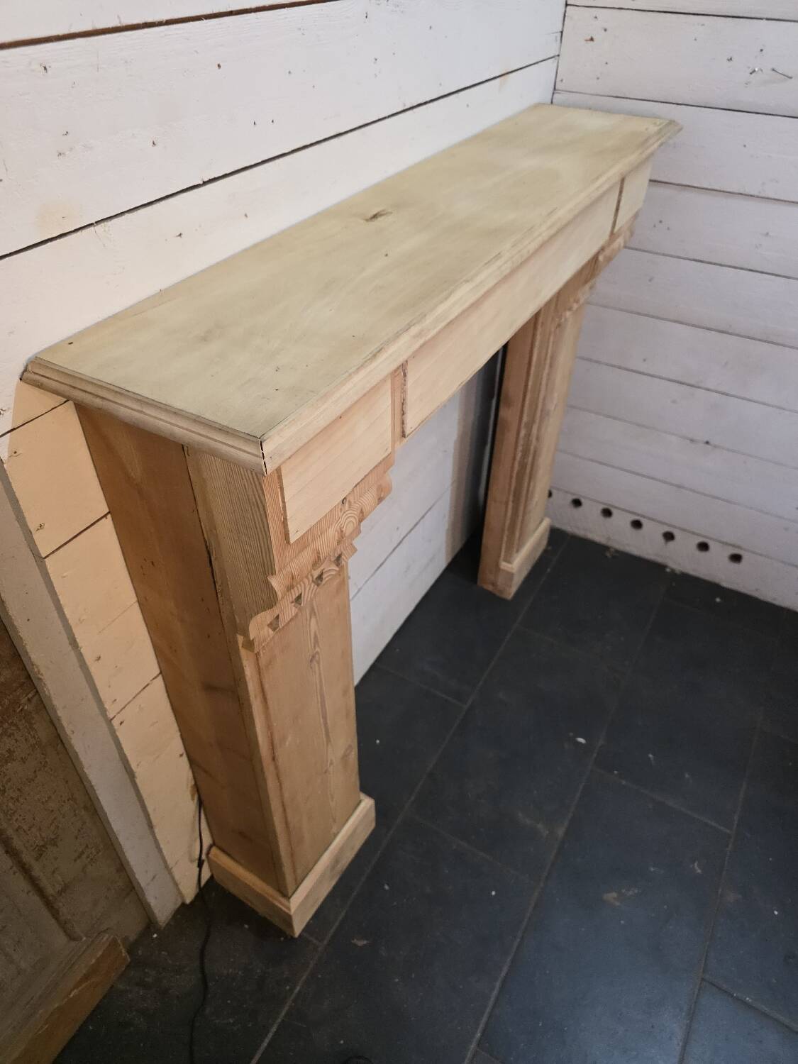 Manteau de cheminée en bois