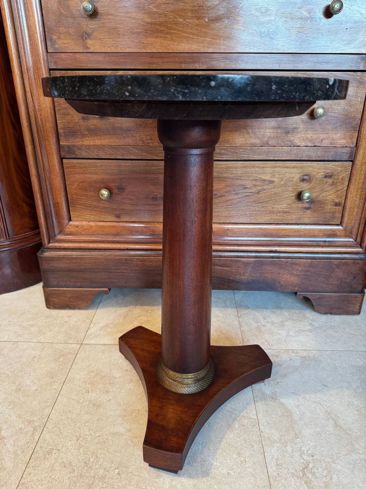 Empire style gueridon in mahogany, beautiful anthracite marble (traces of wear).