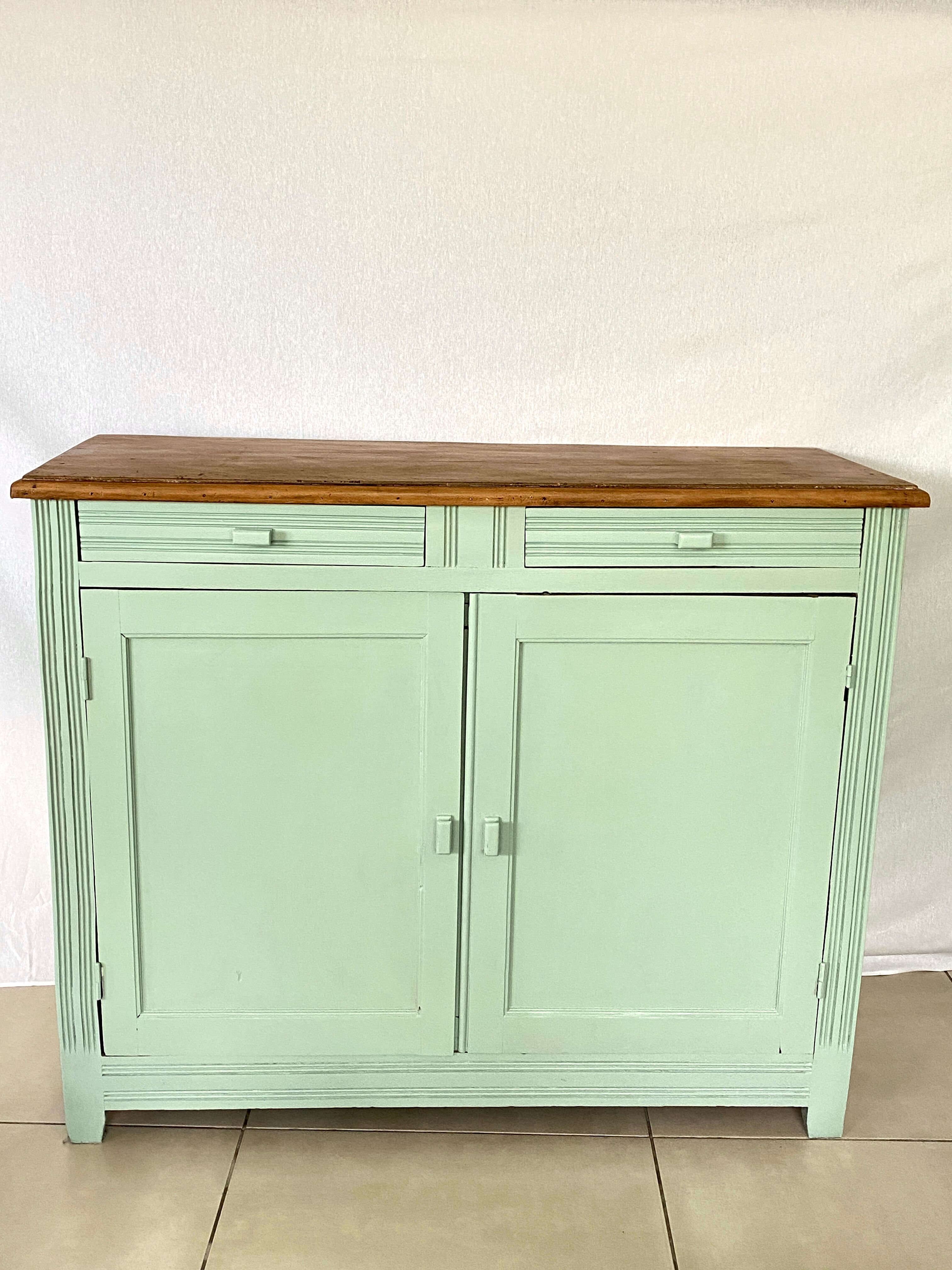 Green Parisian buffet mint
