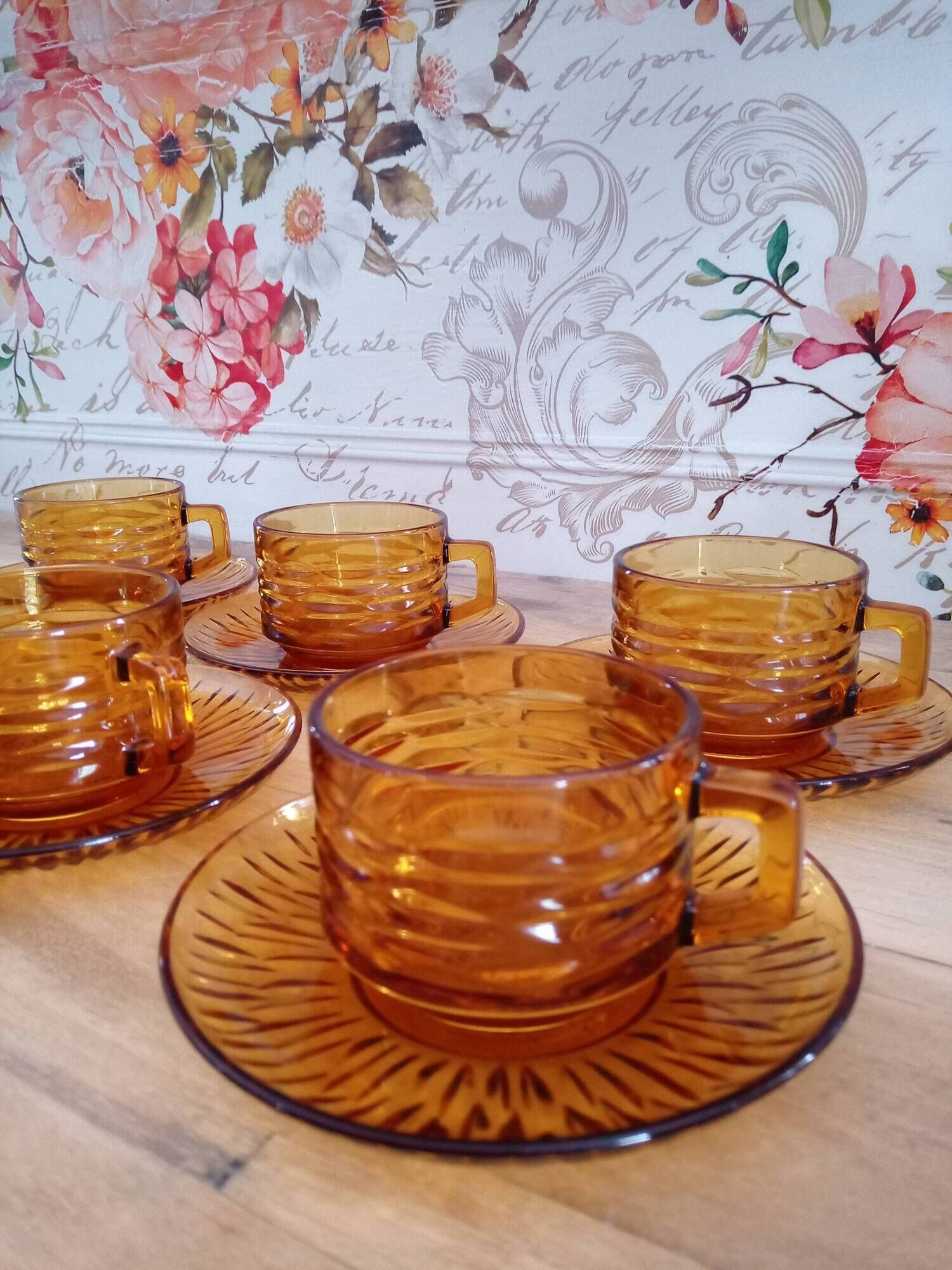 Lot of 6 coffee cups and vintage smoked orange subcups