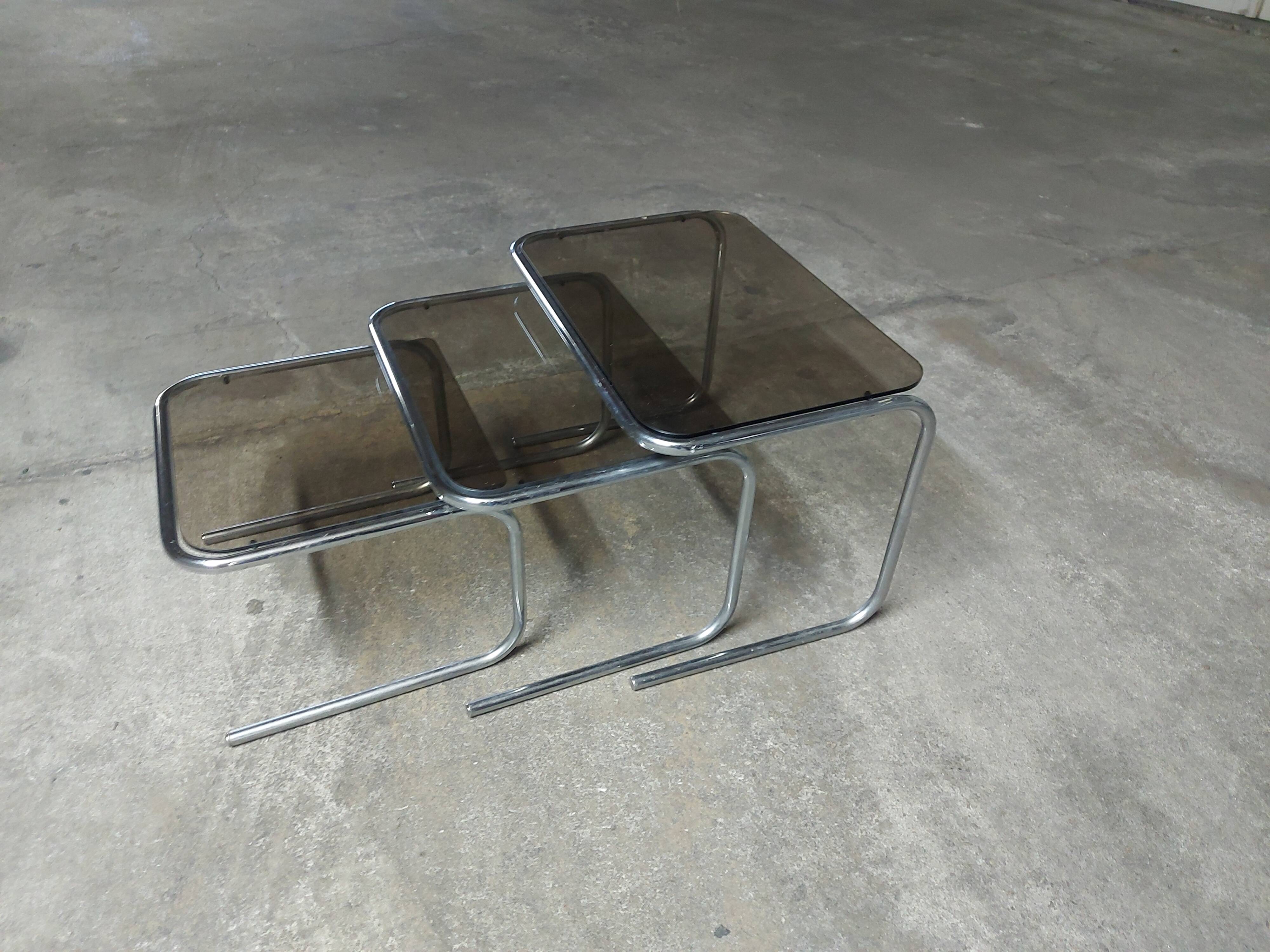 3 vintage nesting tables 70'S