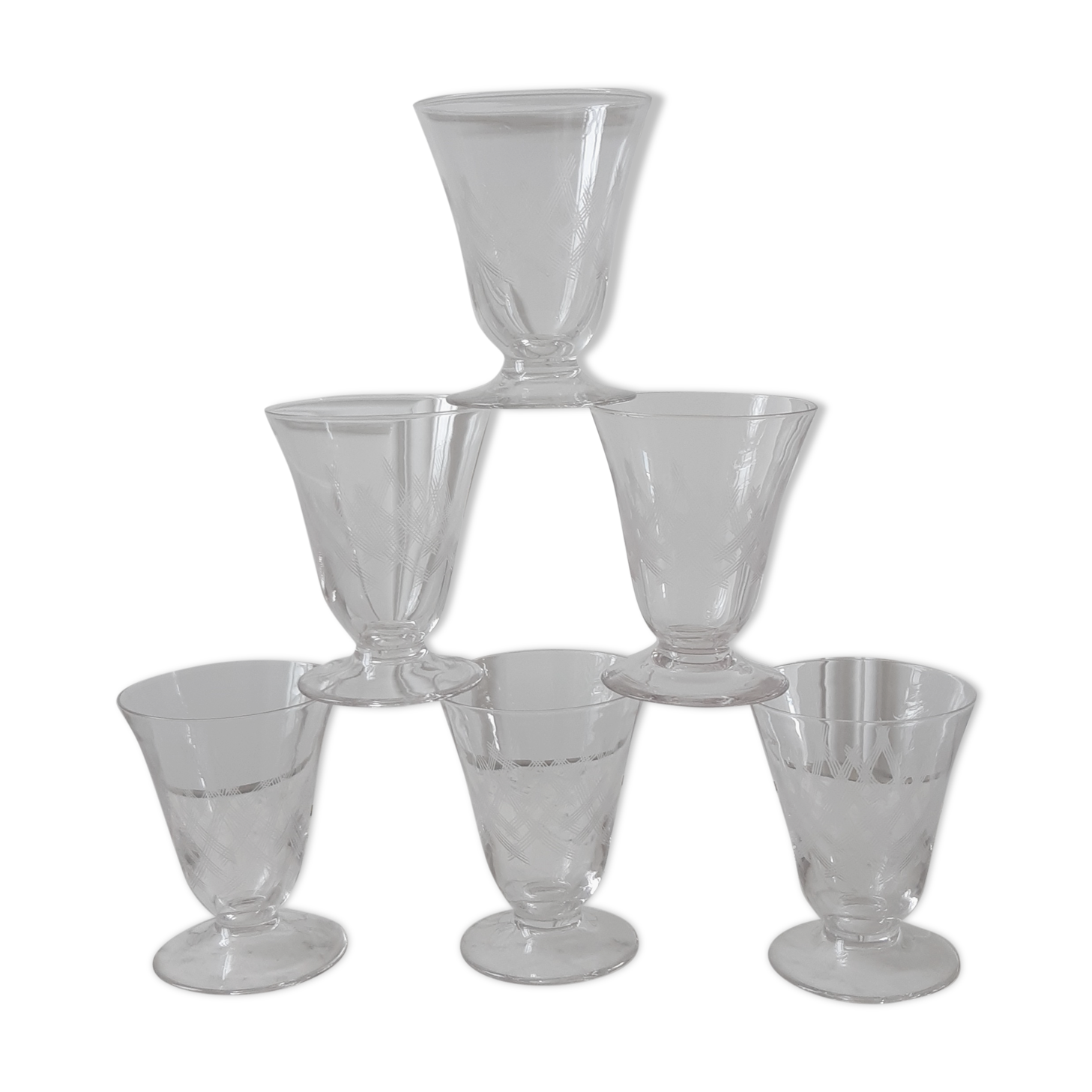 Set of 6 wine glasses on feet engraved years 50-60