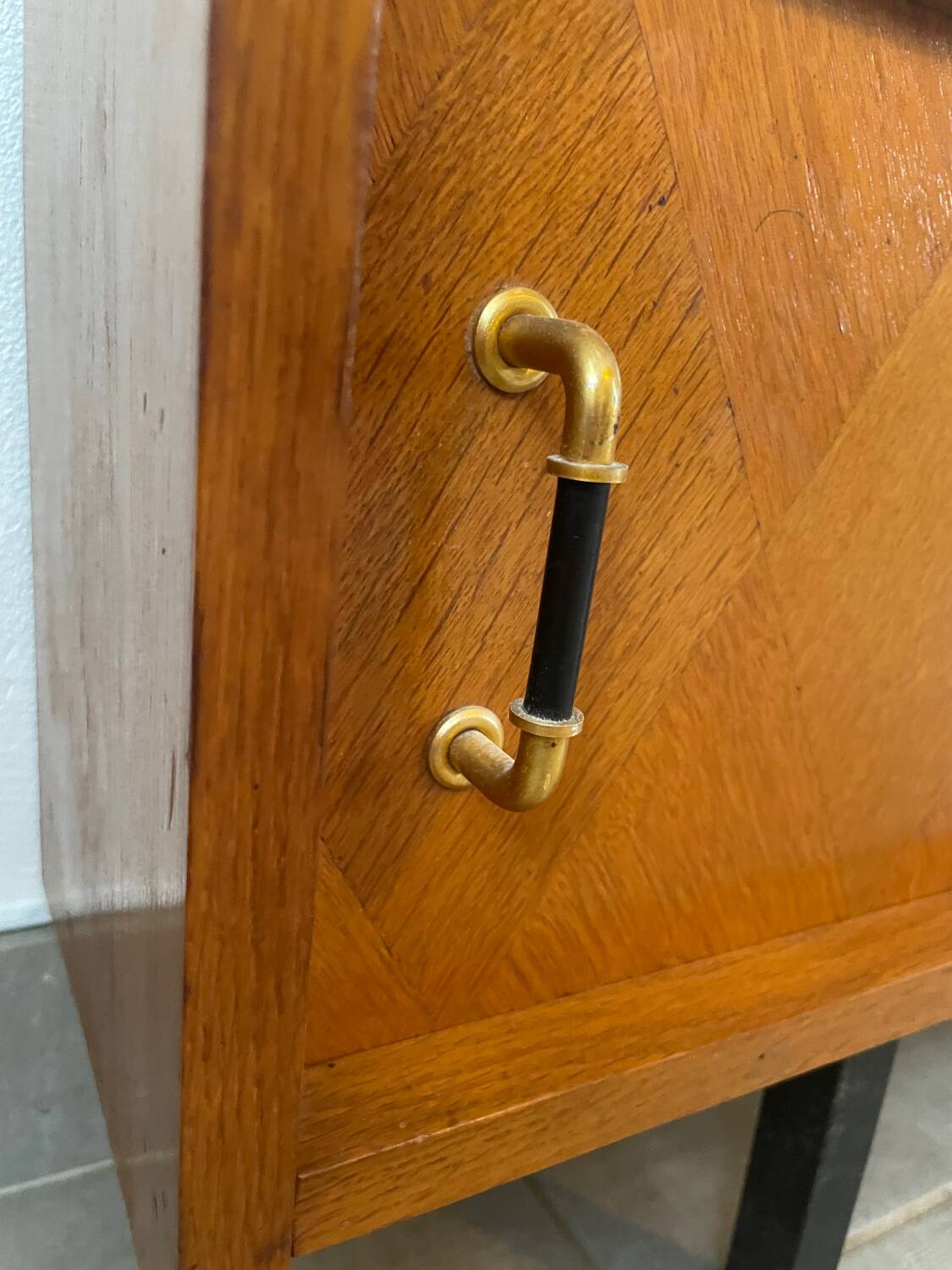 Vintage oak sideboard (shallow)