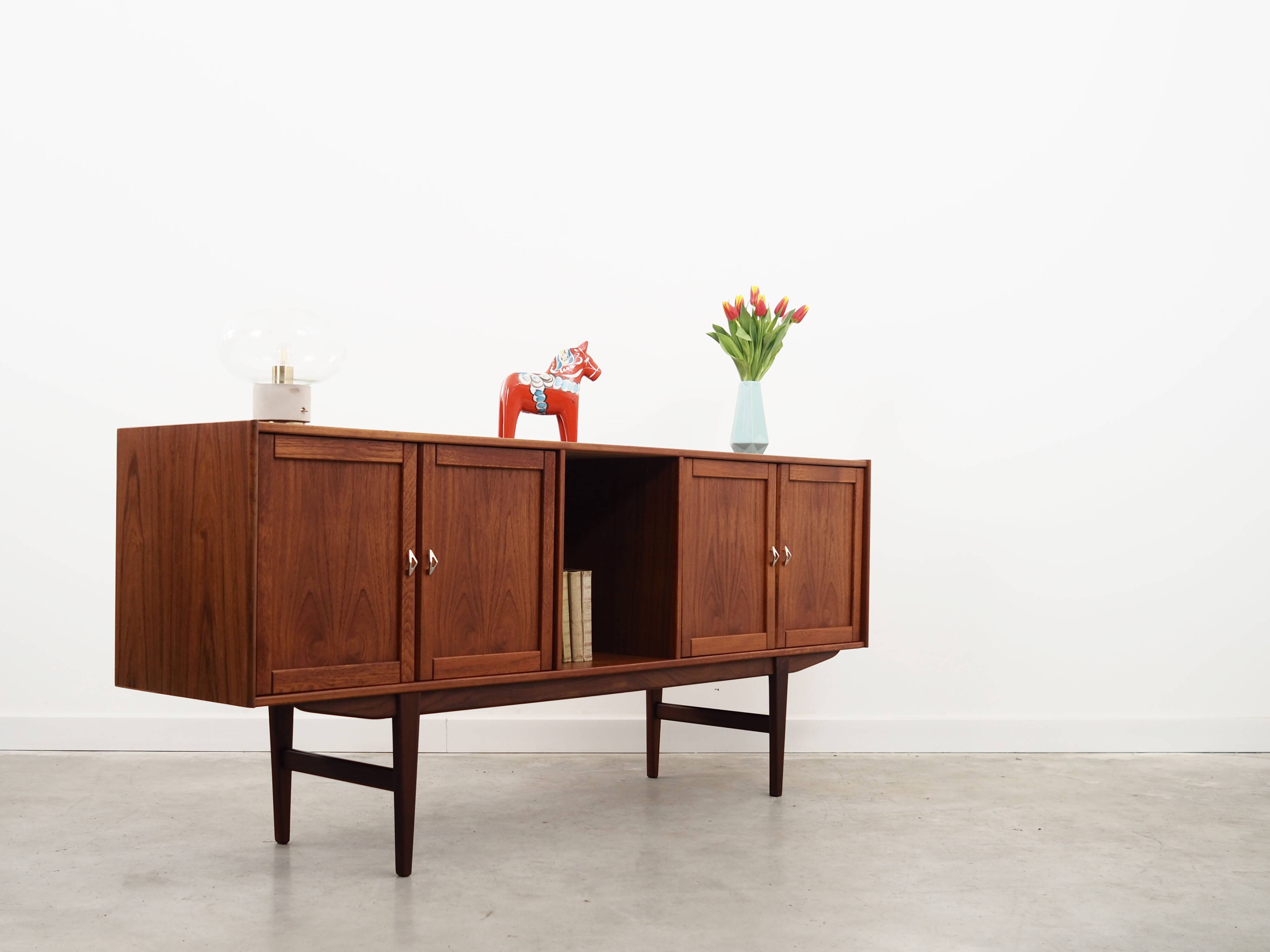 Buffet en teck, design danois, années 1970, production : Danemark