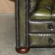 Canapé Chesterfield cuir rénové style Regency années 1950