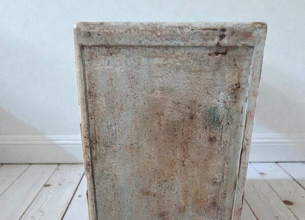 Petite commode aux pigments