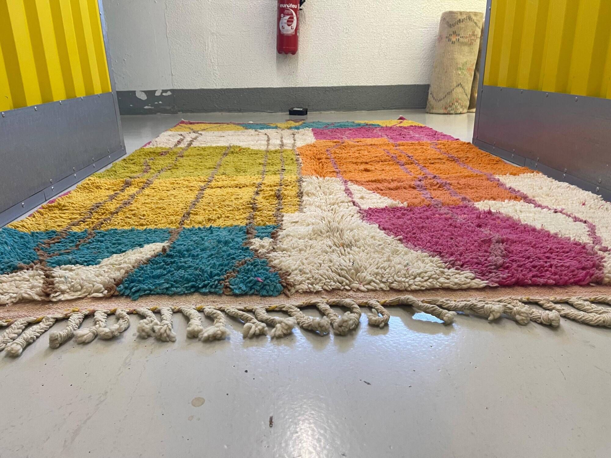 Multicoloured handmade wool Berber rug – 162 × 257 cm