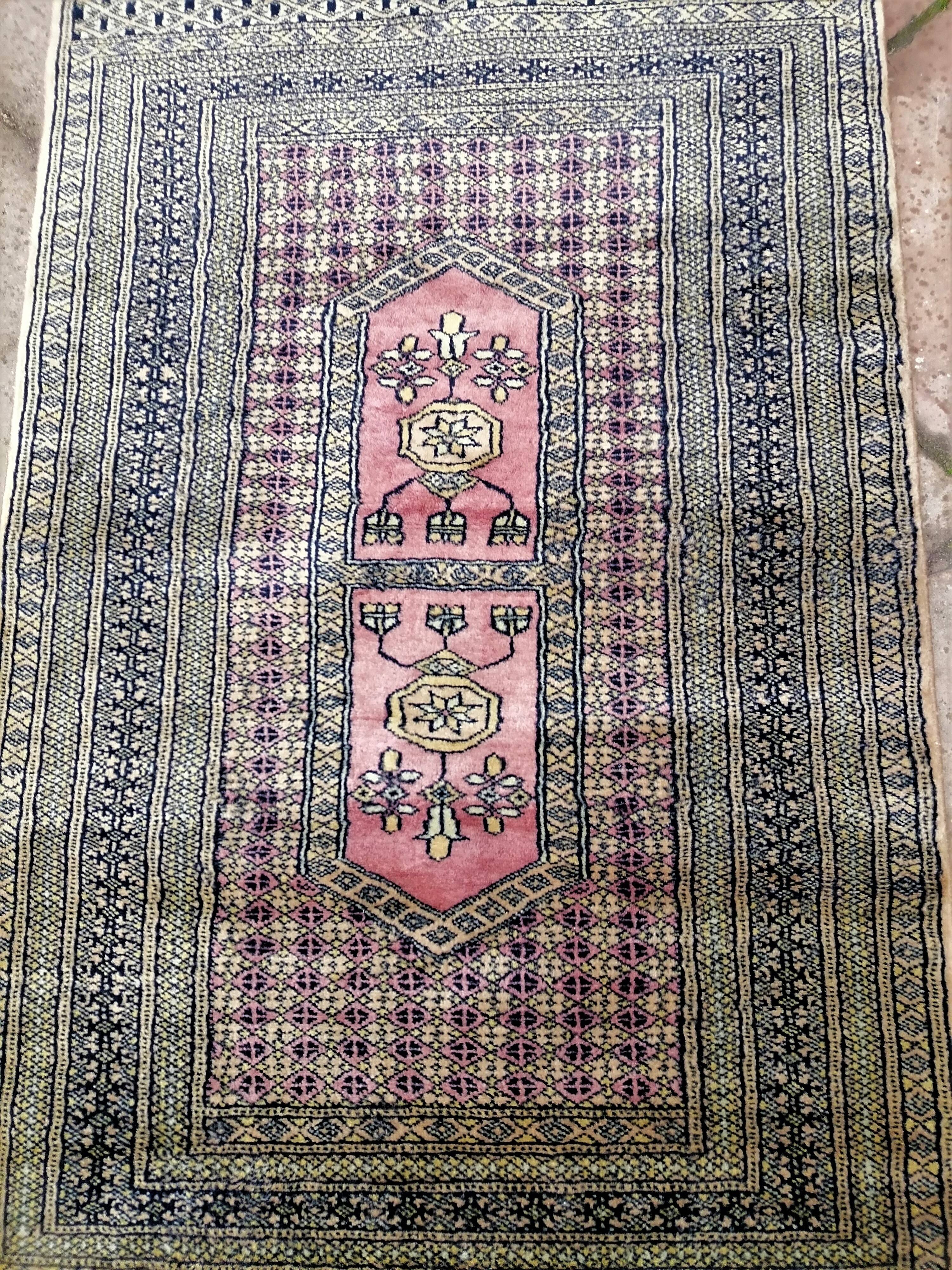 Old oriental carpet. Pakistan  140 x 71 cm