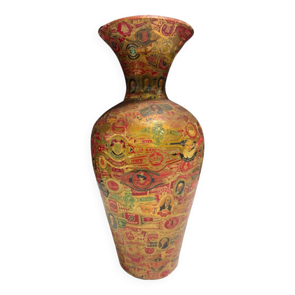 Vase à décors de Bagues de Cigares – Art Populaire, vers 1900