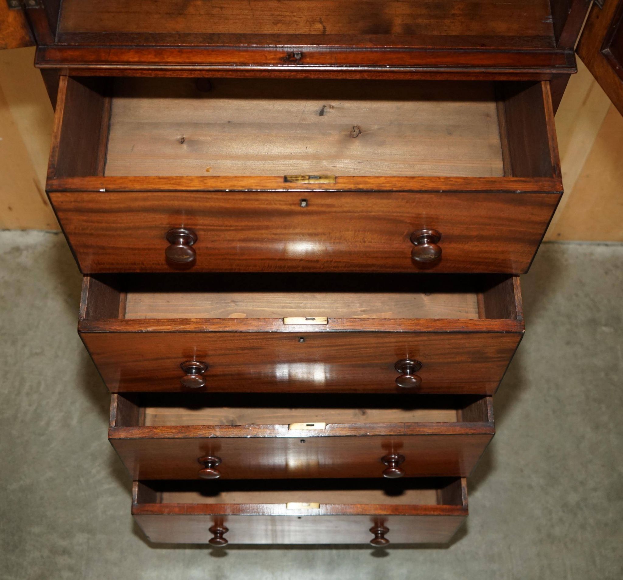 Paire de commodes hautes anciennes Castle Howard 1840 en bois dur