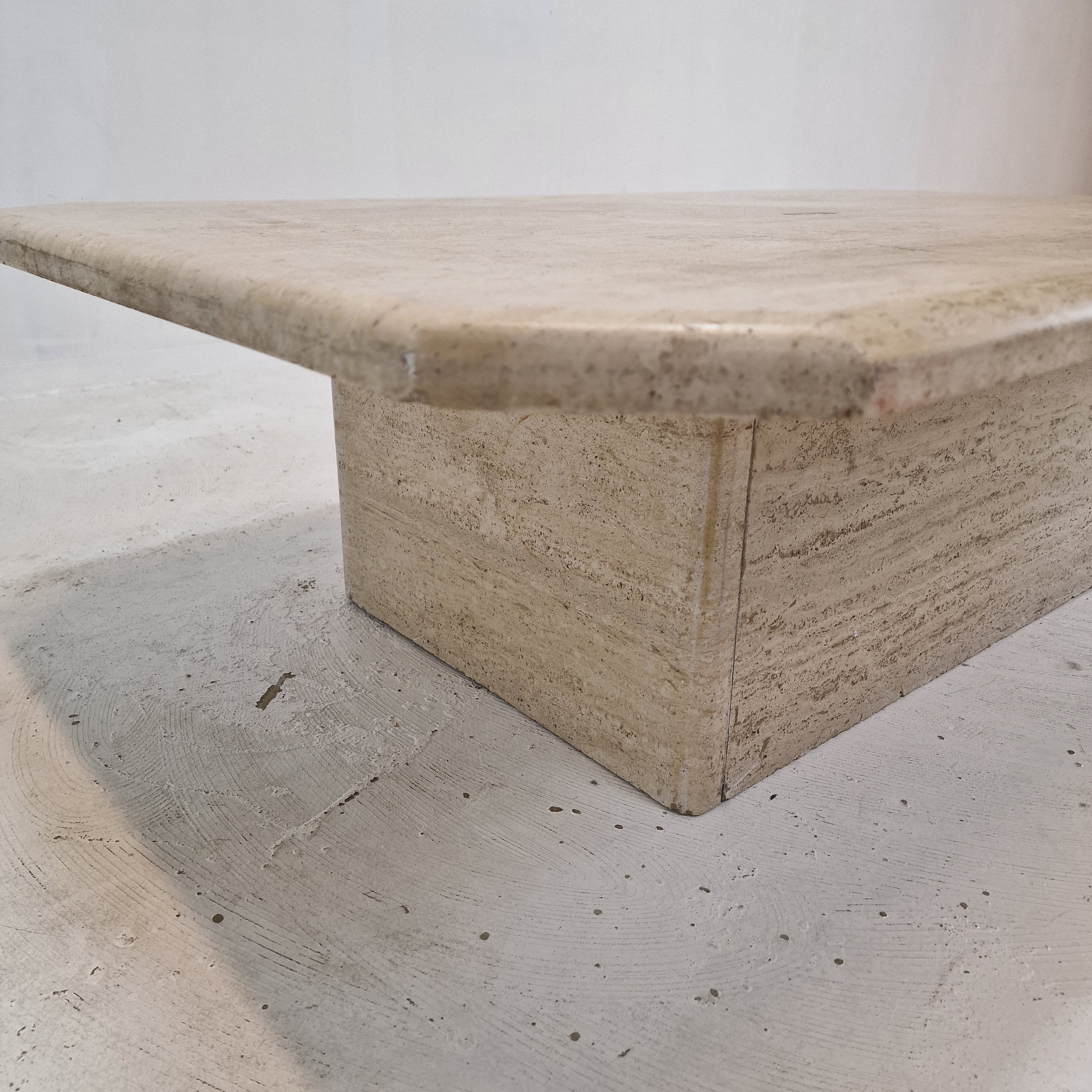 Italian coffee table in travertine, 1980s