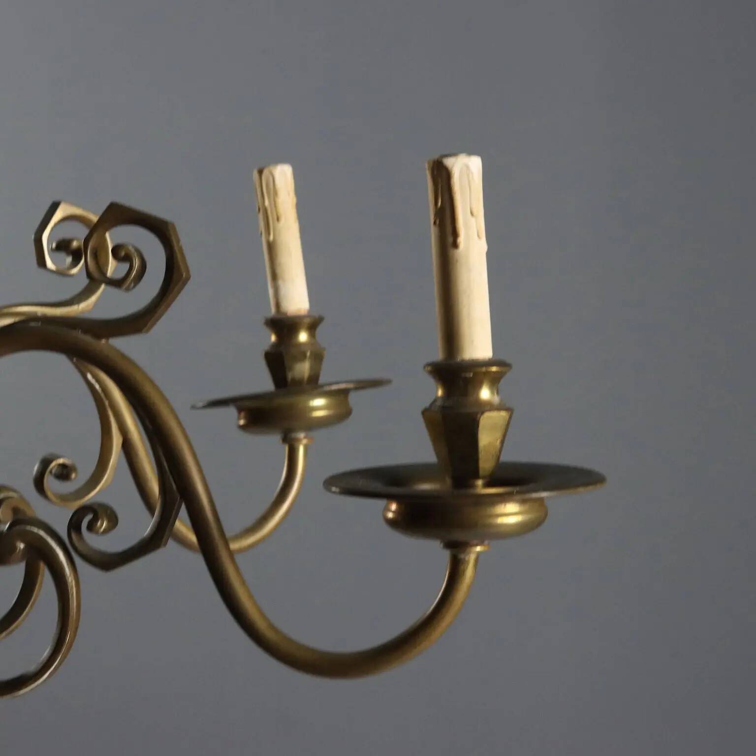 Lustre ancien en bronze à décorations, Pays-Bas, XXe siècle